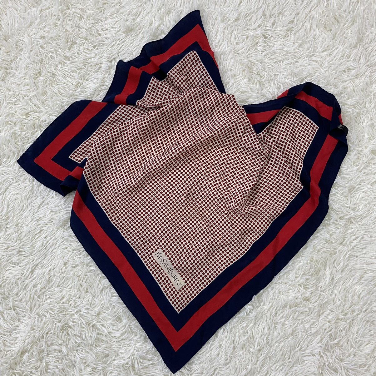 Yves Saint Laurent ✨YVES SAINT LAURENT SILK SCARF (30.5"x30.5") Size ONE SIZE - 1 Thumbnail