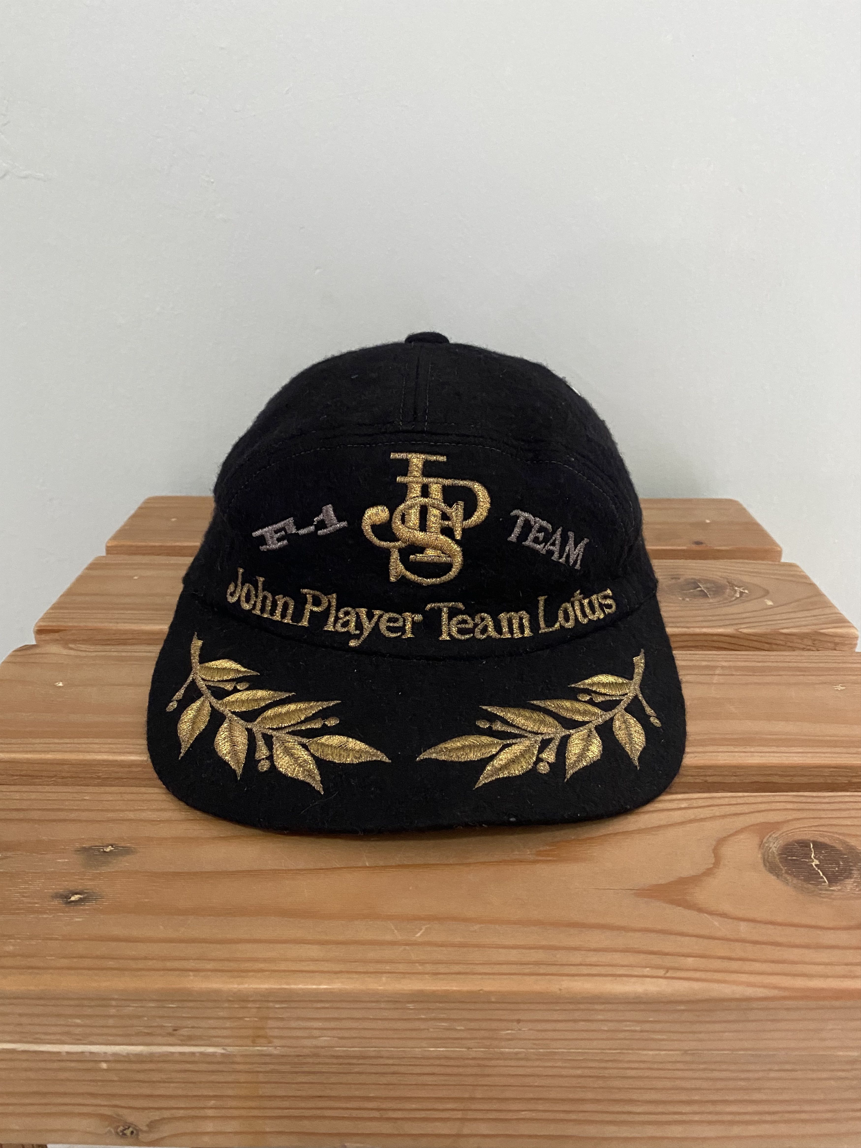 Formula 1 × Racing × Very Rare Vintage 80s JPS Team Lotus F 1 Team 