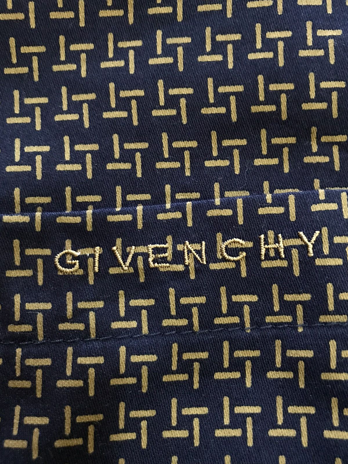 Designer × Givenchy Givenchy Single Pocket Overprint Button Up Collar Shirt Size US L / EU 52-54 / 3 - 8 Thumbnail