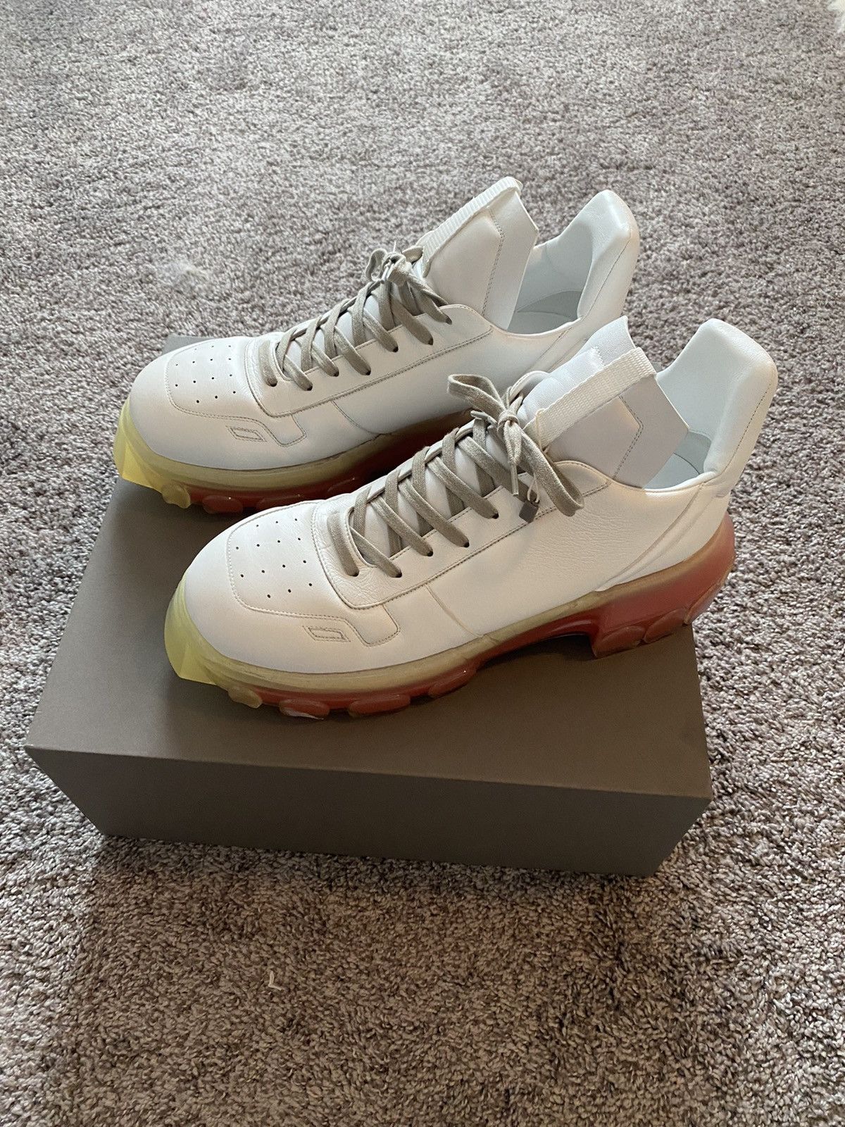 White/fuxia maximal tractor sneaker size 45