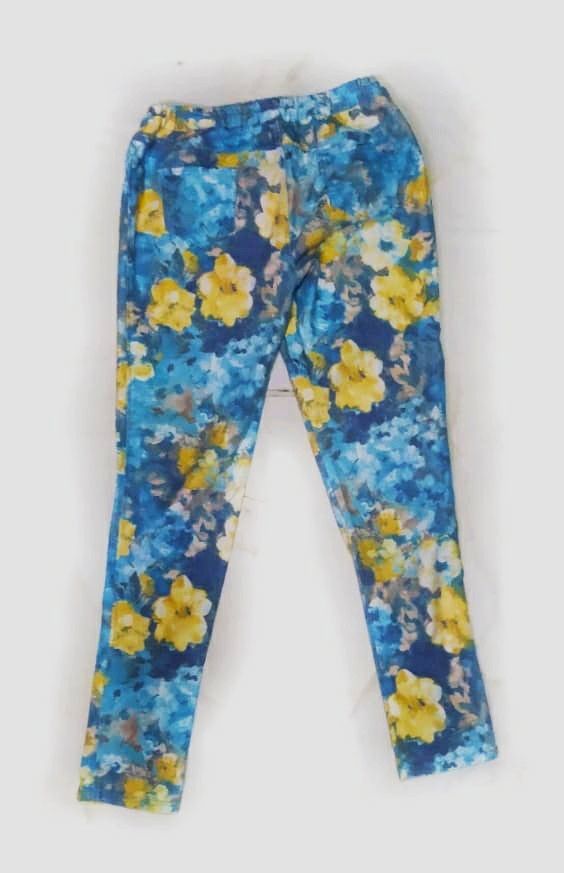 Japanese brand.. flowers pattern skinny pants