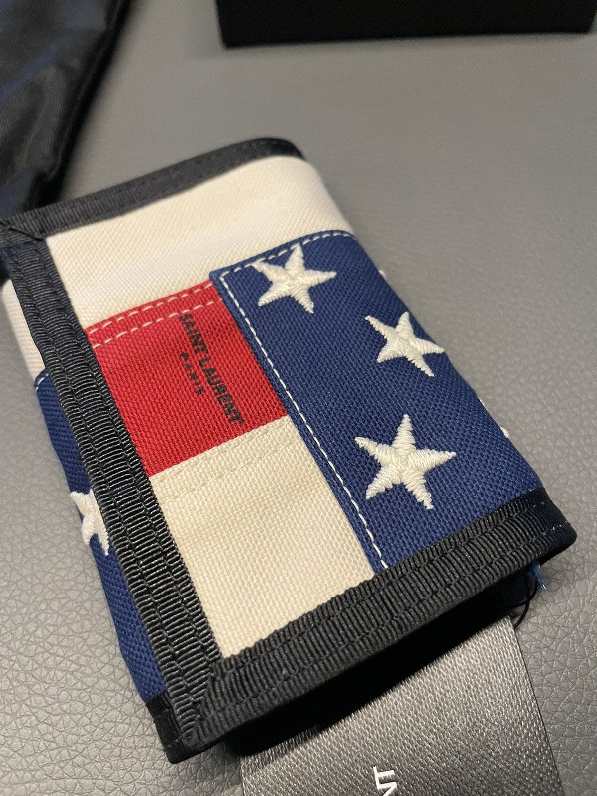 Saint Laurent Paris × Yves Saint Laurent Saint Laurent Wallet American Flag 🇺🇸 Runway Wallet Unisex Size ONE SIZE - 2 Thumbnail