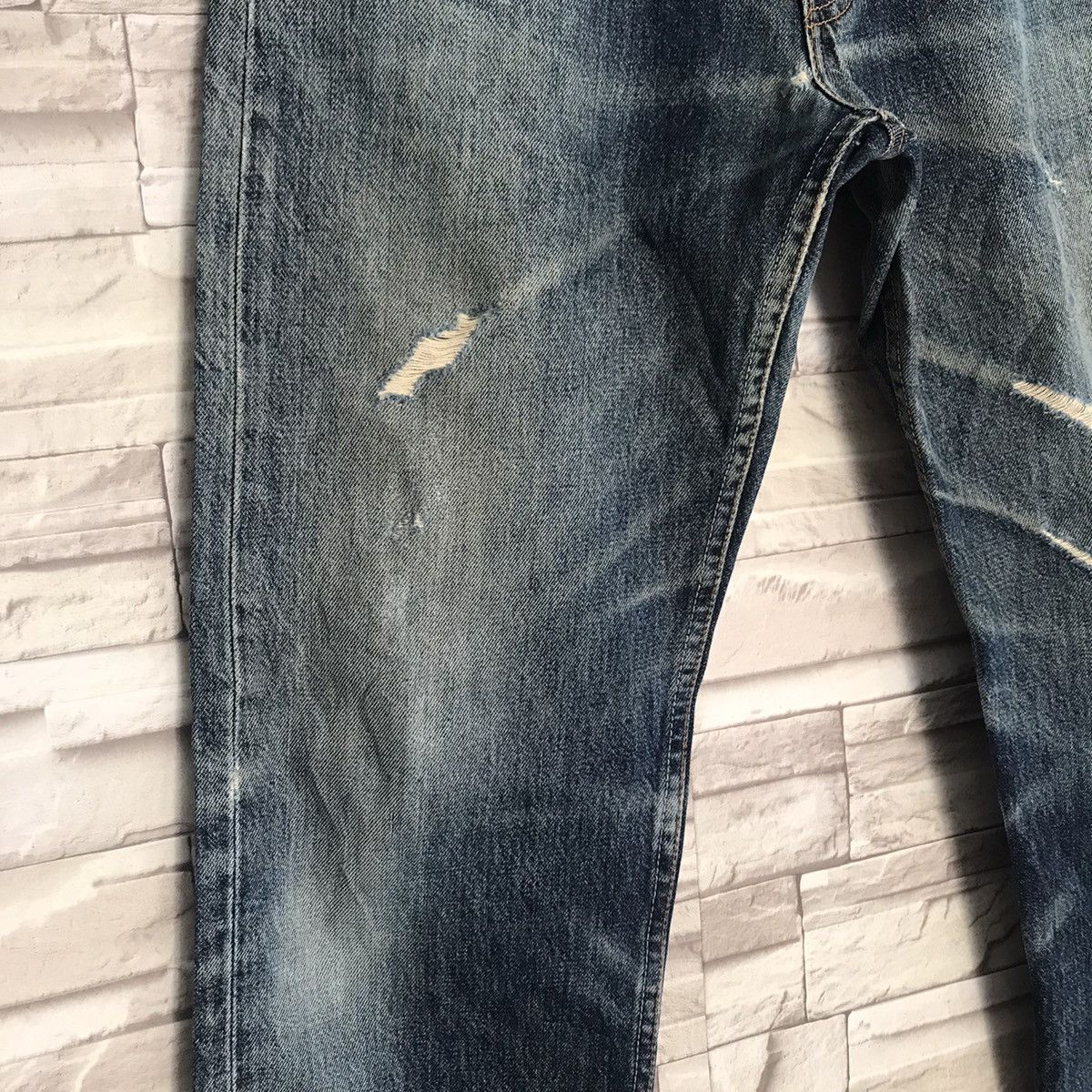 Levi's Vintage Levis 501 Distressed Jeans Made in USA Size US 31 - 7 Thumbnail