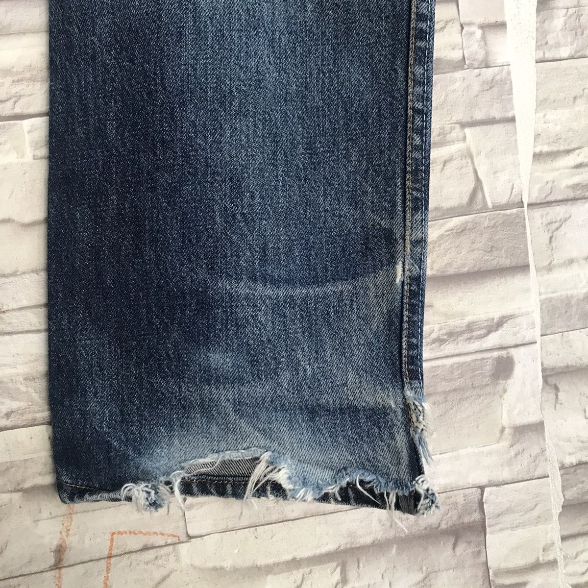 Levi's Vintage Levis 501 Distressed Jeans Made in USA Size US 31 - 14 Thumbnail