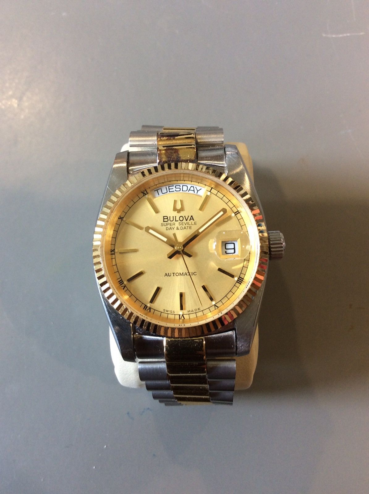 Bulova super seville day date gold best sale