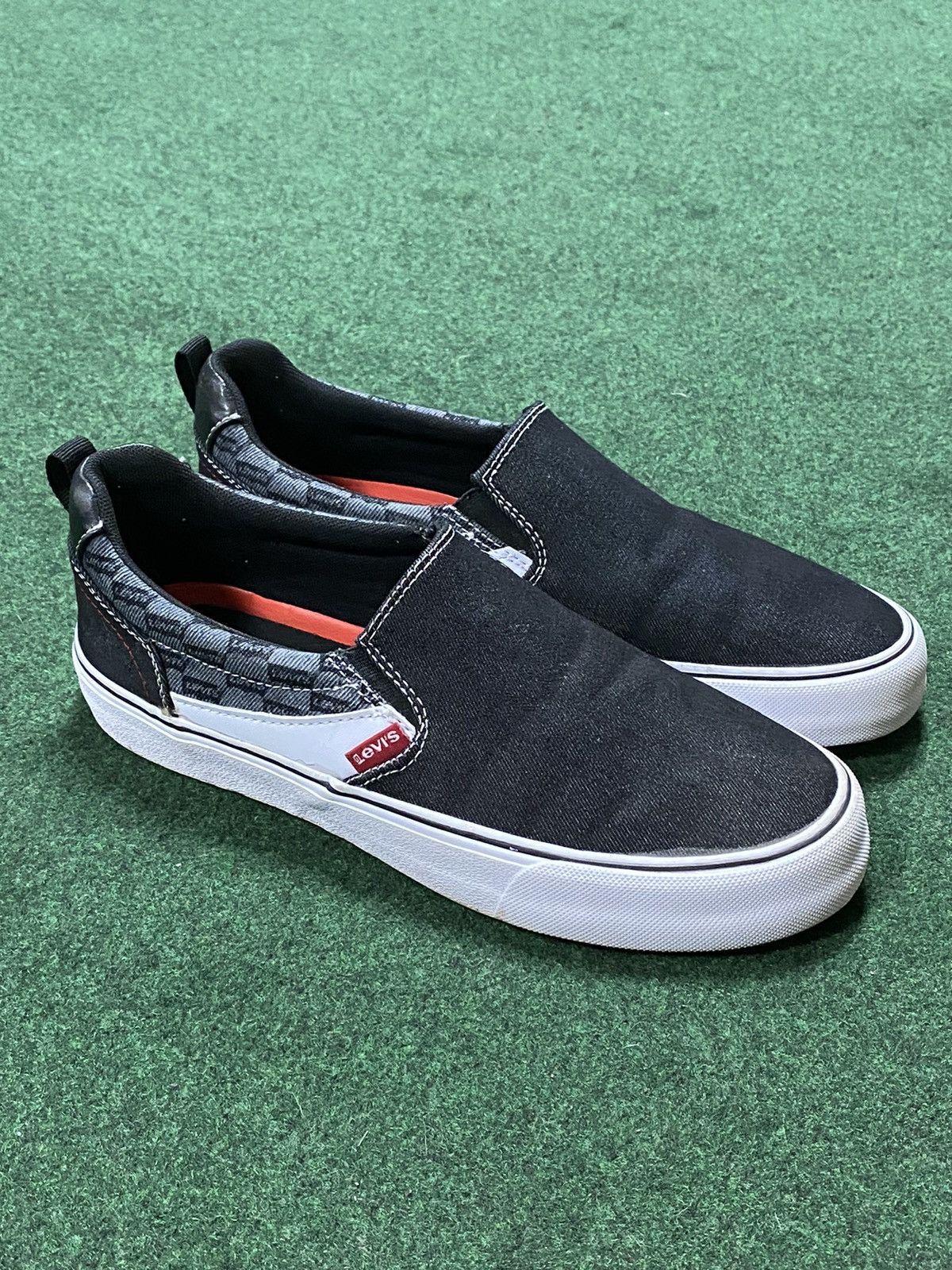 levi's slip on shoes womens
