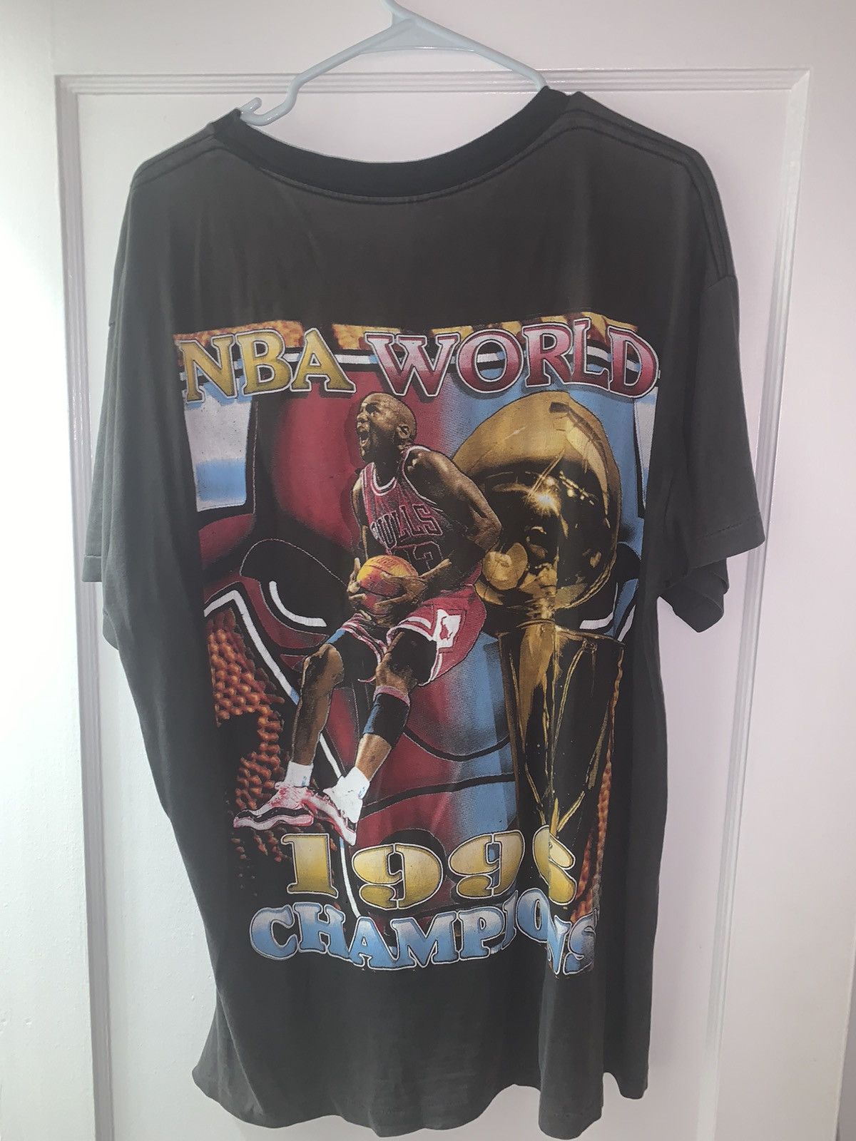 Vintage Vintage Chicago Bulls Rap Tee 1996 Size US L / EU 52-54 / 3 - 4 Thumbnail