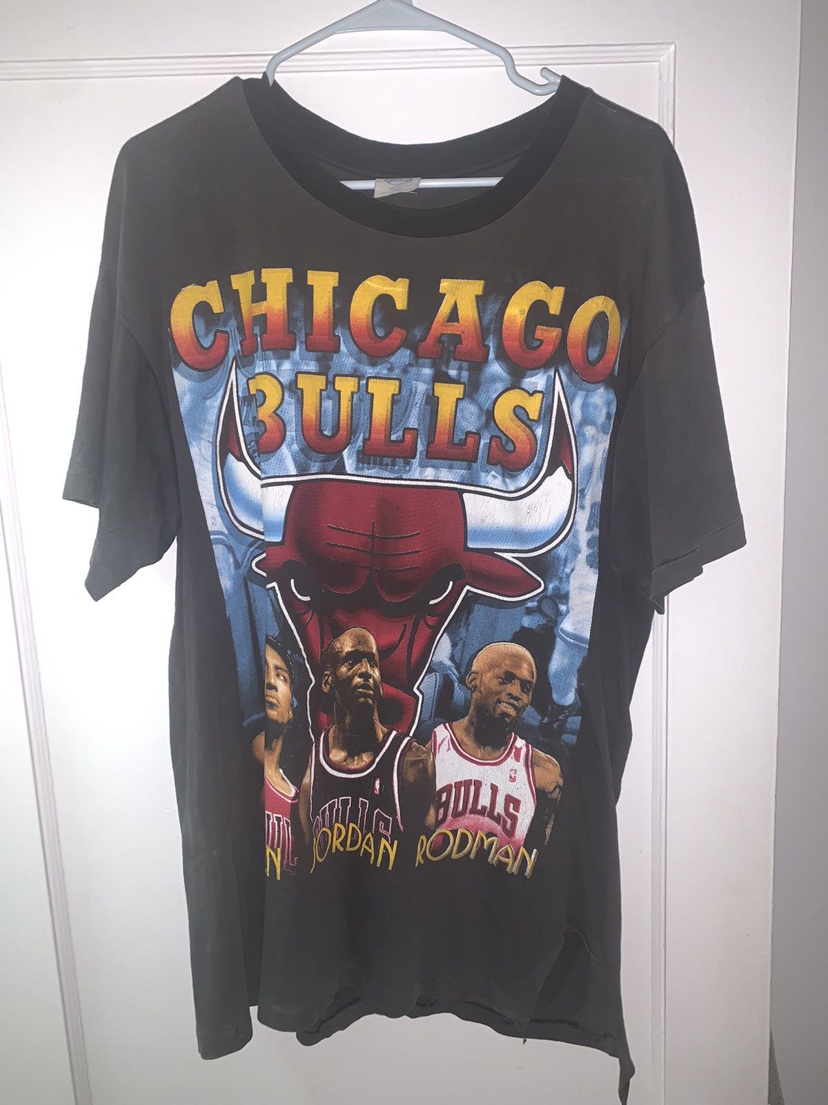 Vintage Vintage Chicago Bulls Rap Tee 1996 Size US L / EU 52-54 / 3 - 1 Thumbnail