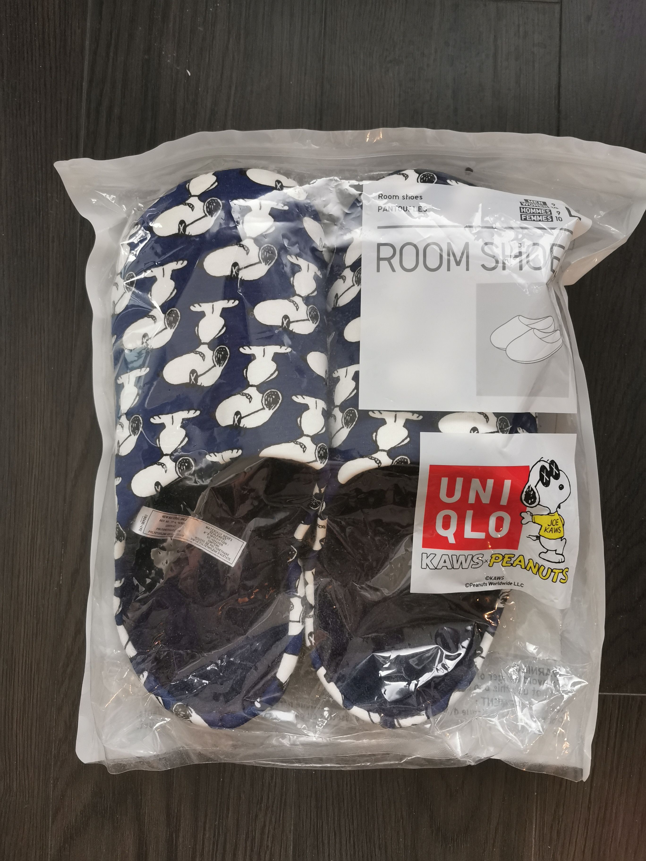 Uniqlo Kaws x Uniqlo Peanuts Snoopy room slippers | Grailed