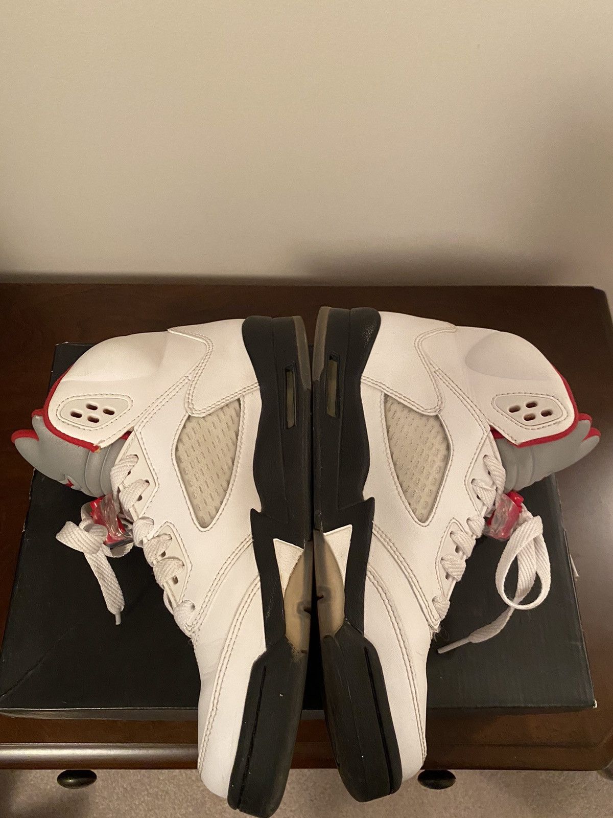 Jordan Brand Air Jordan 5 Retro GS Fire Red 2013 Size US 7 / EU 40 - 3 Thumbnail