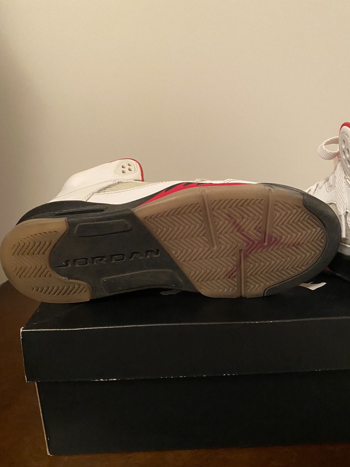 Jordan Brand Air Jordan 5 Retro GS Fire Red 2013 Size US 7 / EU 40 - 5 Thumbnail