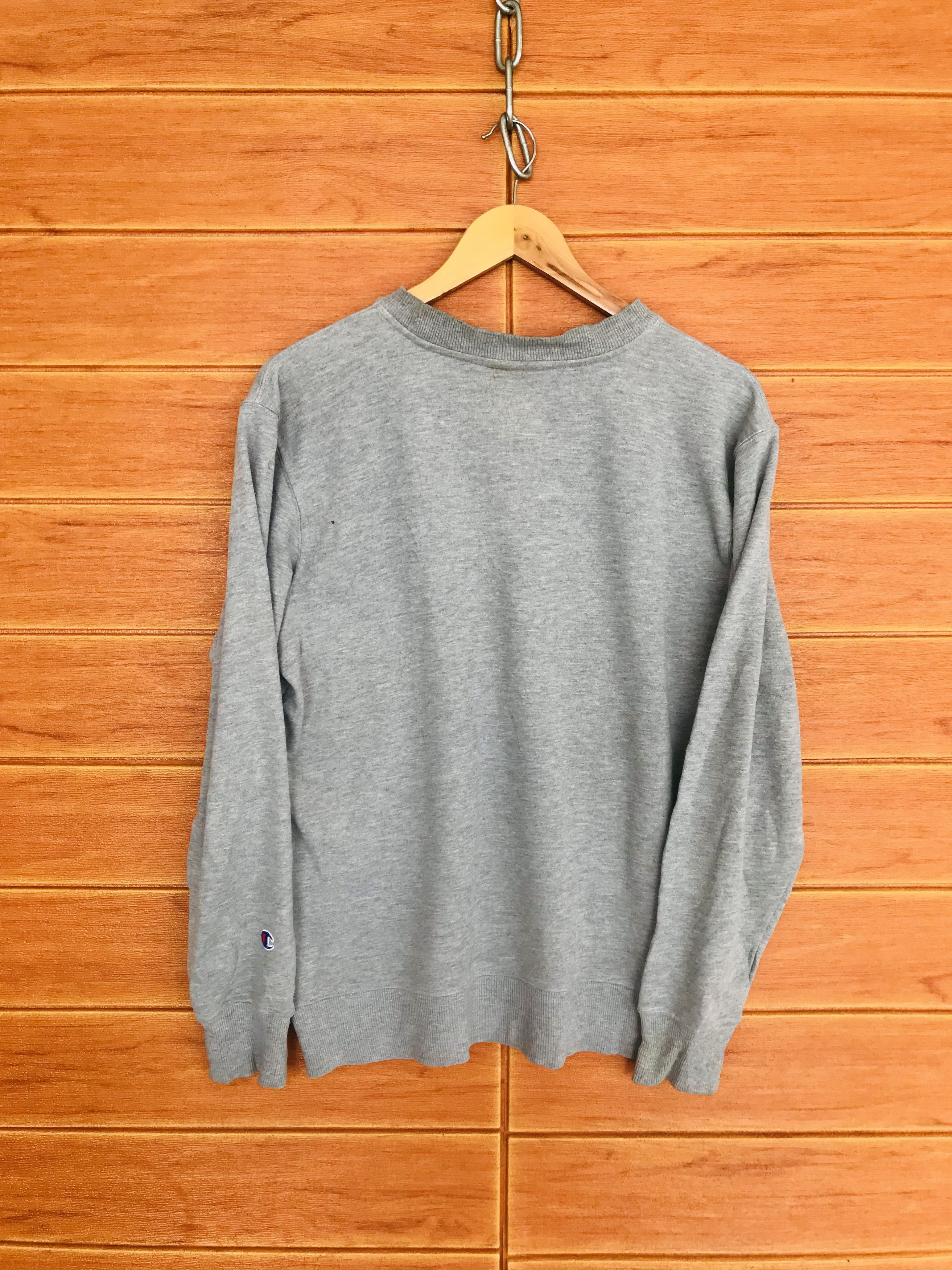 Champion × Vintage Vintage CHAMPION Small Logo Embroidered Sweatshirt Size US L / EU 52-54 / 3 - 5 Thumbnail