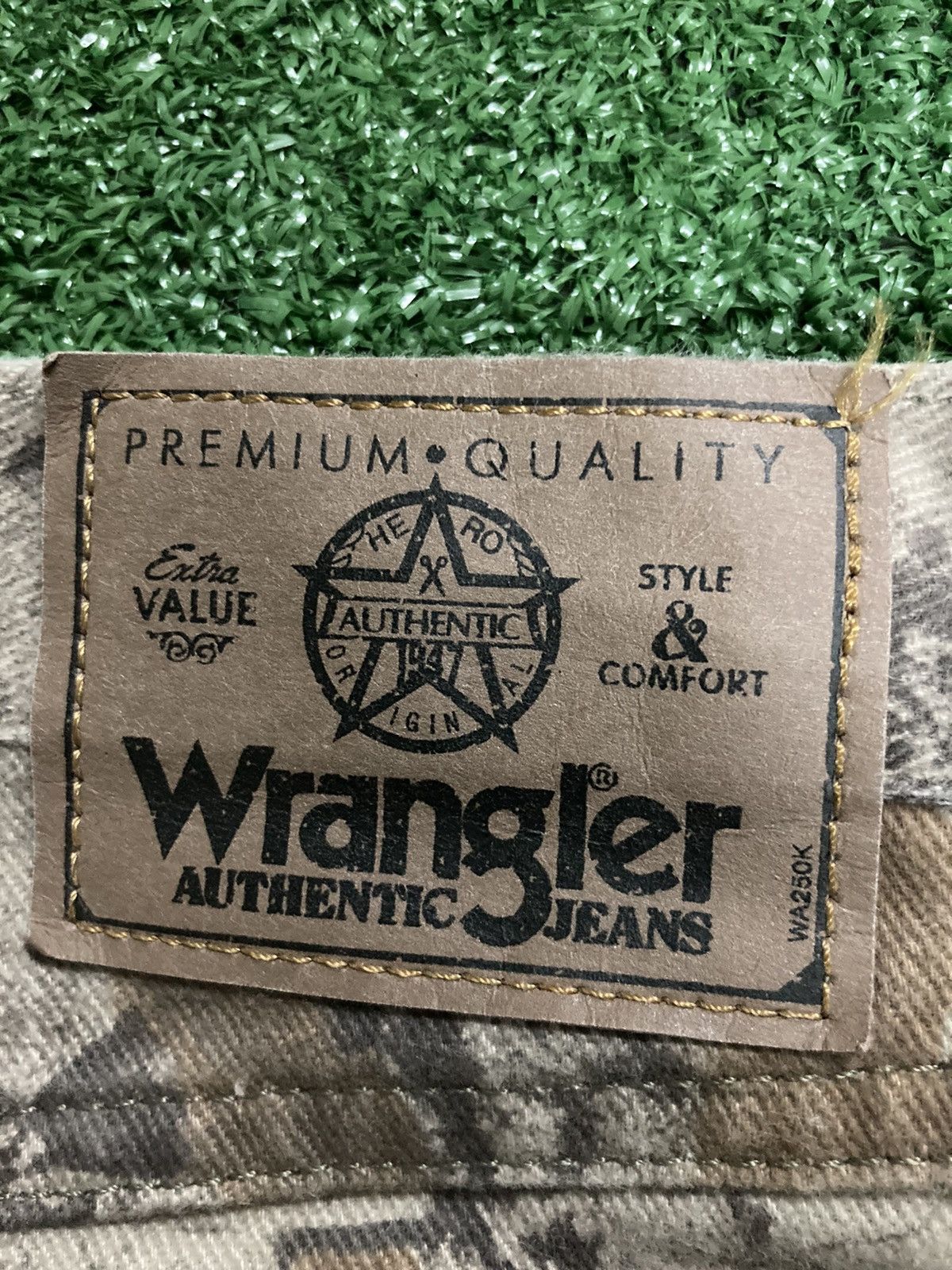 Vintage × Wrangler !LastDrop!Vintage Wrangler Camo Hunting Distressed Jeans Size US 42 / EU 58 - 12 Thumbnail