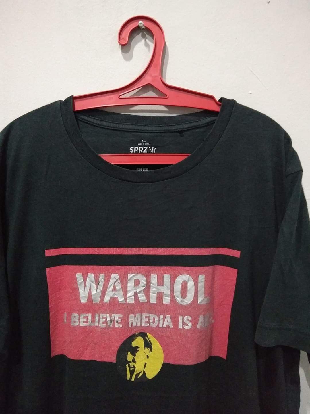 Andy Warhol Uniqlo X Andy Warhol Media Is Art Tee Size US XL / EU 56 / 4 - 2 Thumbnail
