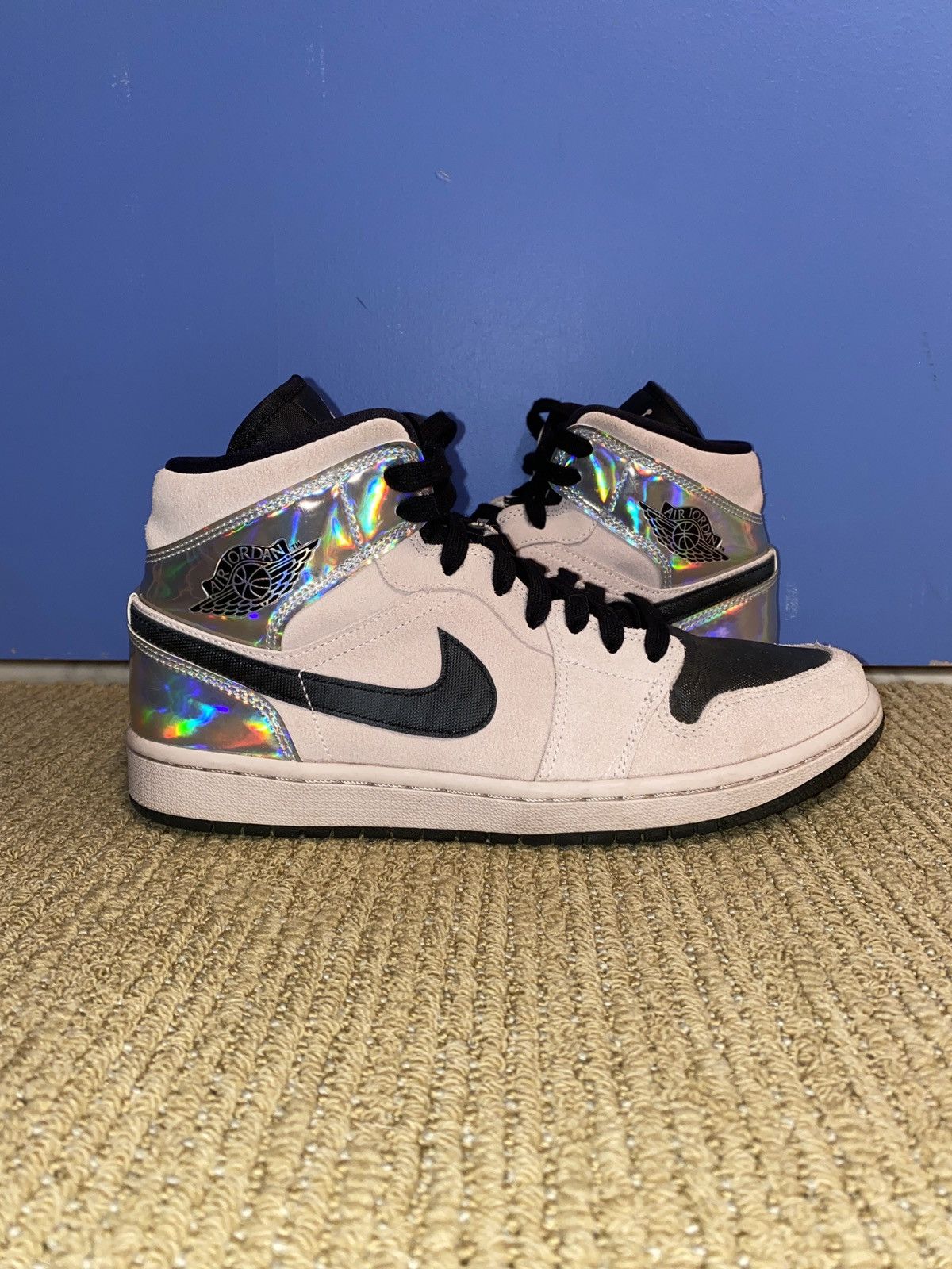 jordan 1 mid dirty powder iridescent