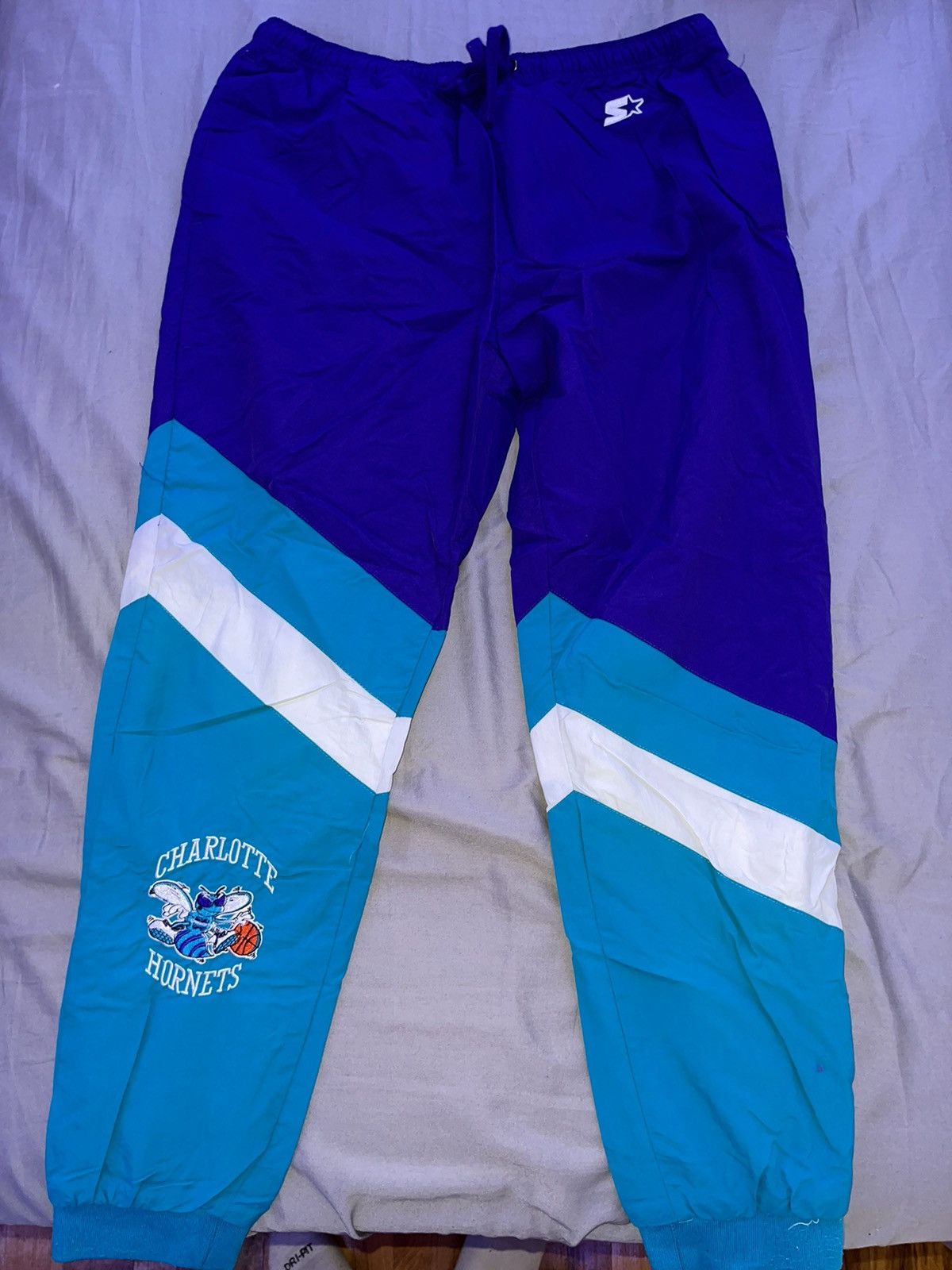 Vintage STARTER X NBA X CHARLOTTE HORNETS WARM UP PANTS SIZE XL