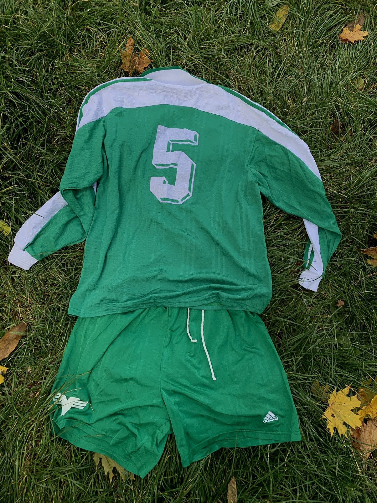 Adidas × Vintage Adidas Vintage 2000 Made in UK soccer set jersey Size US L / EU 52-54 / 3 - 4 Thumbnail