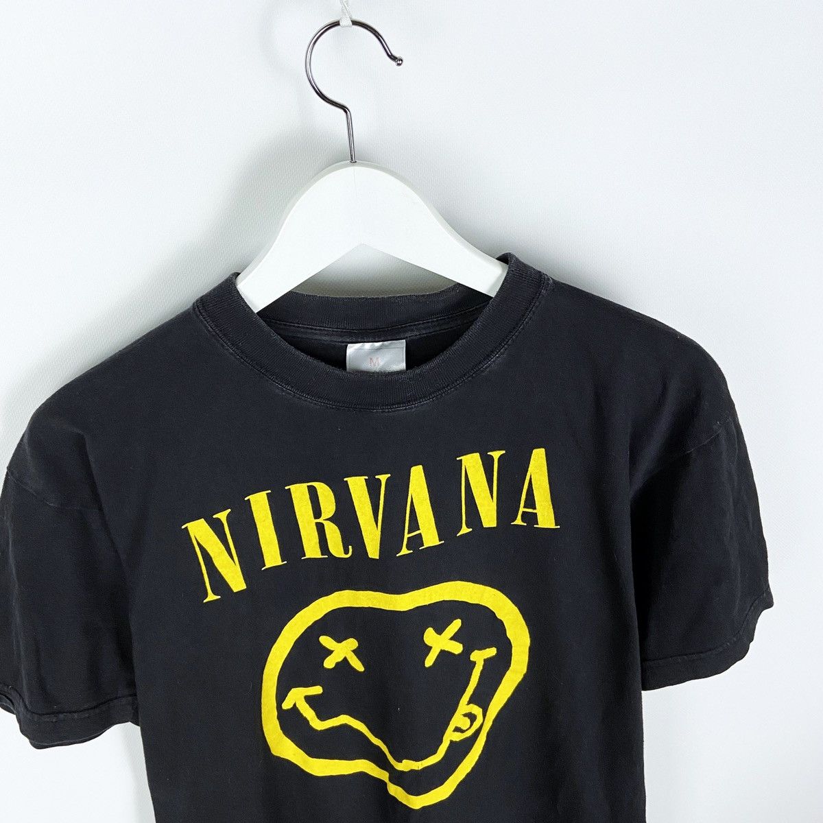 Band Tees Vintage 90’s Nirvana Smile Face Big Logo tee size M Size US M / EU 48-50 / 2 - 2 Thumbnail