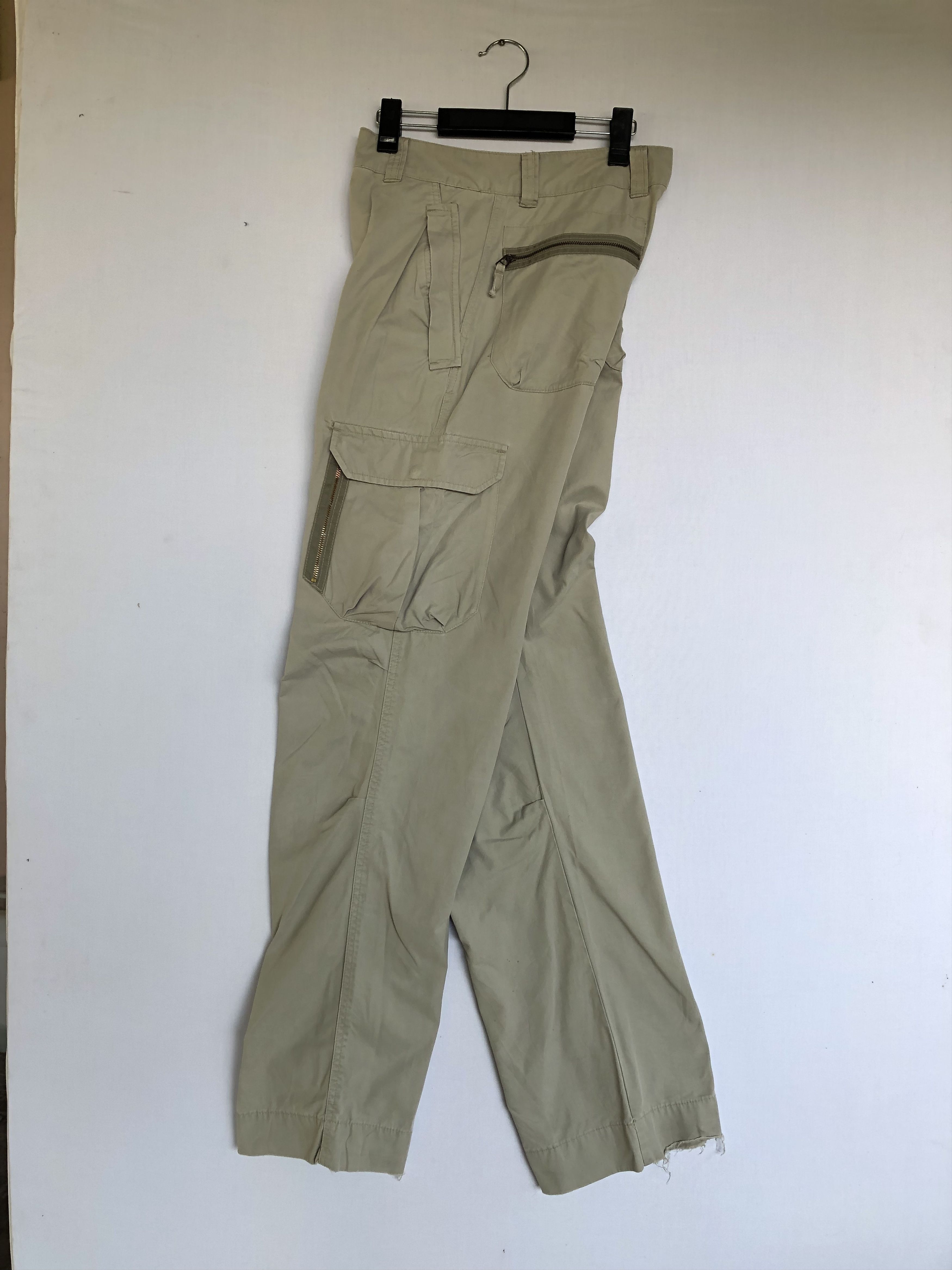 Japanese Brand Japanese brand grey cargo pants Size US 32 / EU 48 - 16 Thumbnail