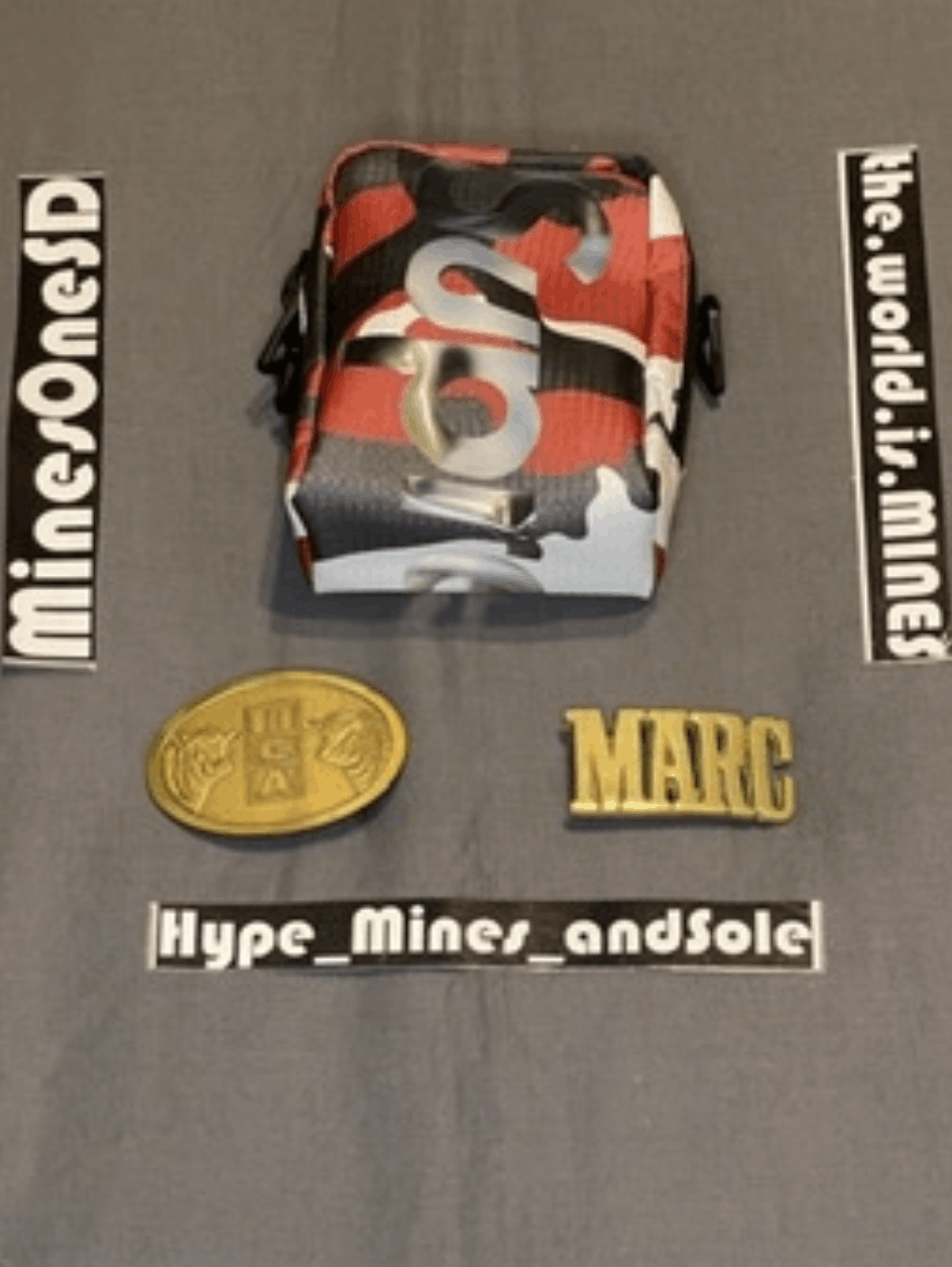 NWT Supreme Neck Pouch (SS21) Red Camo