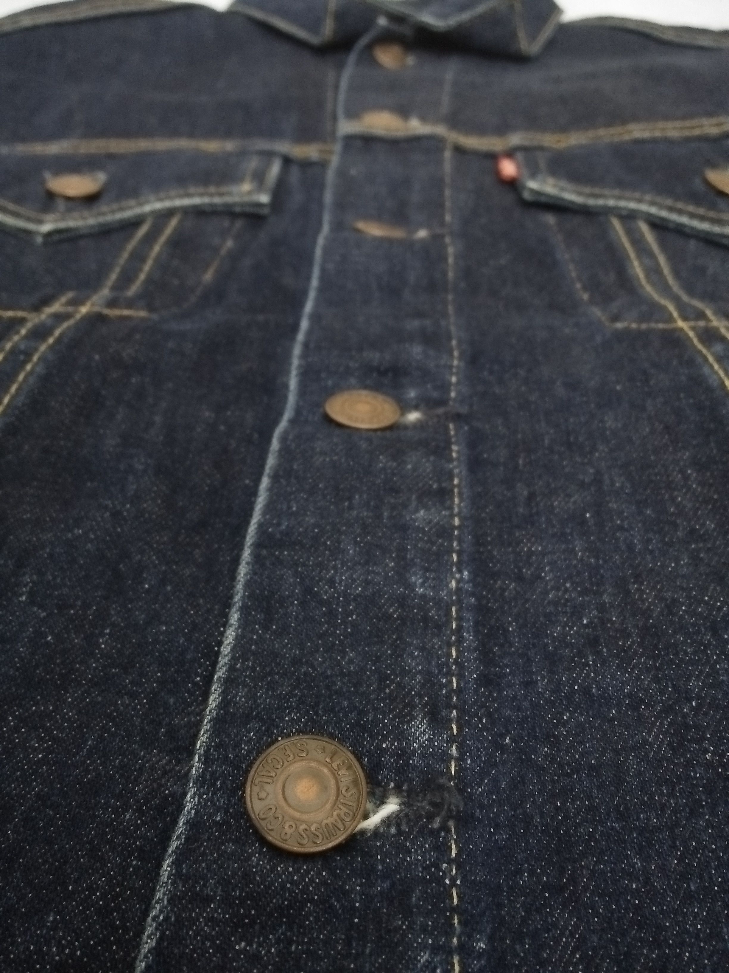Levi's 90s LEVIS 557XX BIG 'E' TRUCKER DENIM JACKET USA #555 (B92) Size US M / EU 48-50 / 2 - 4 Thumbnail