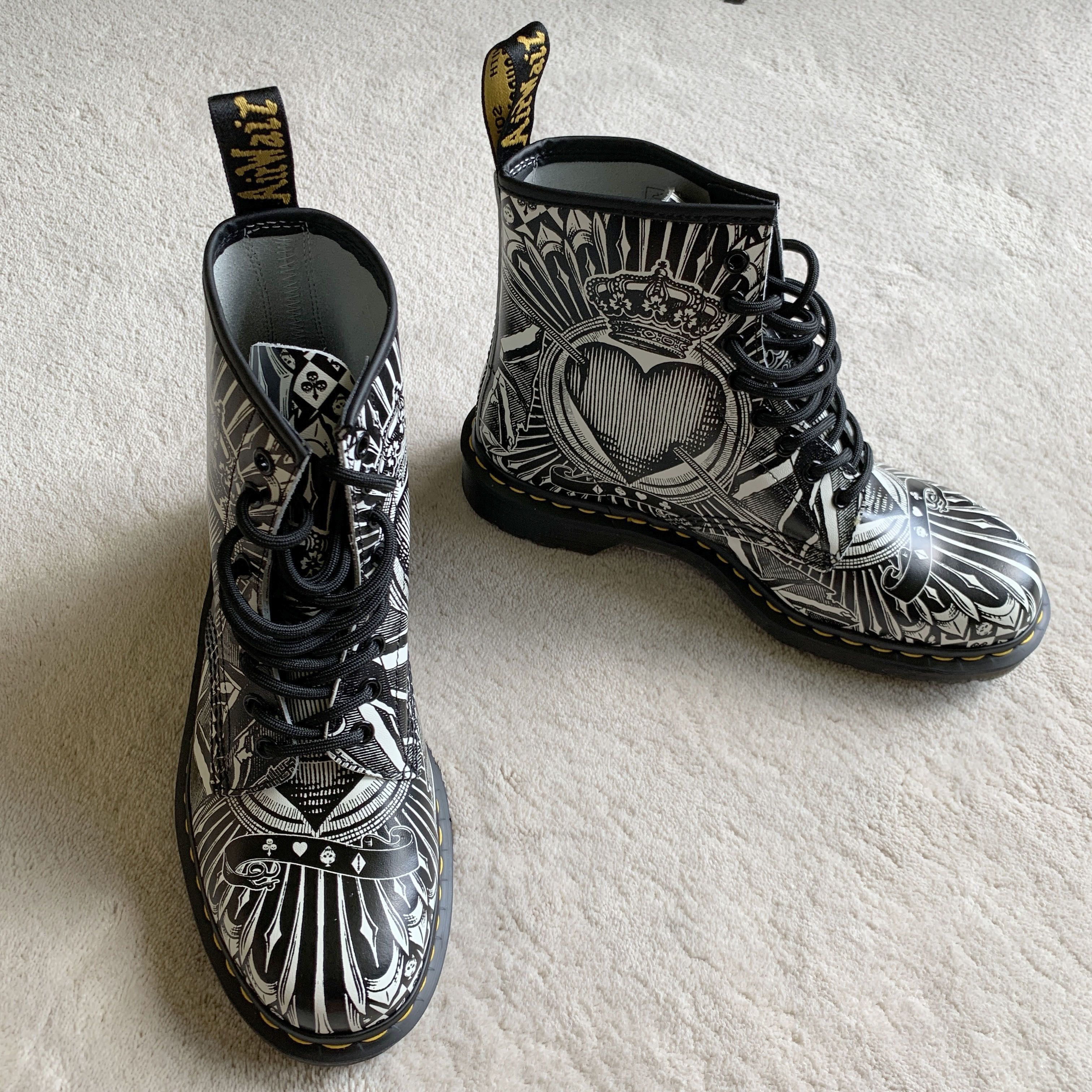 Dr martens egret playing card hot sale
