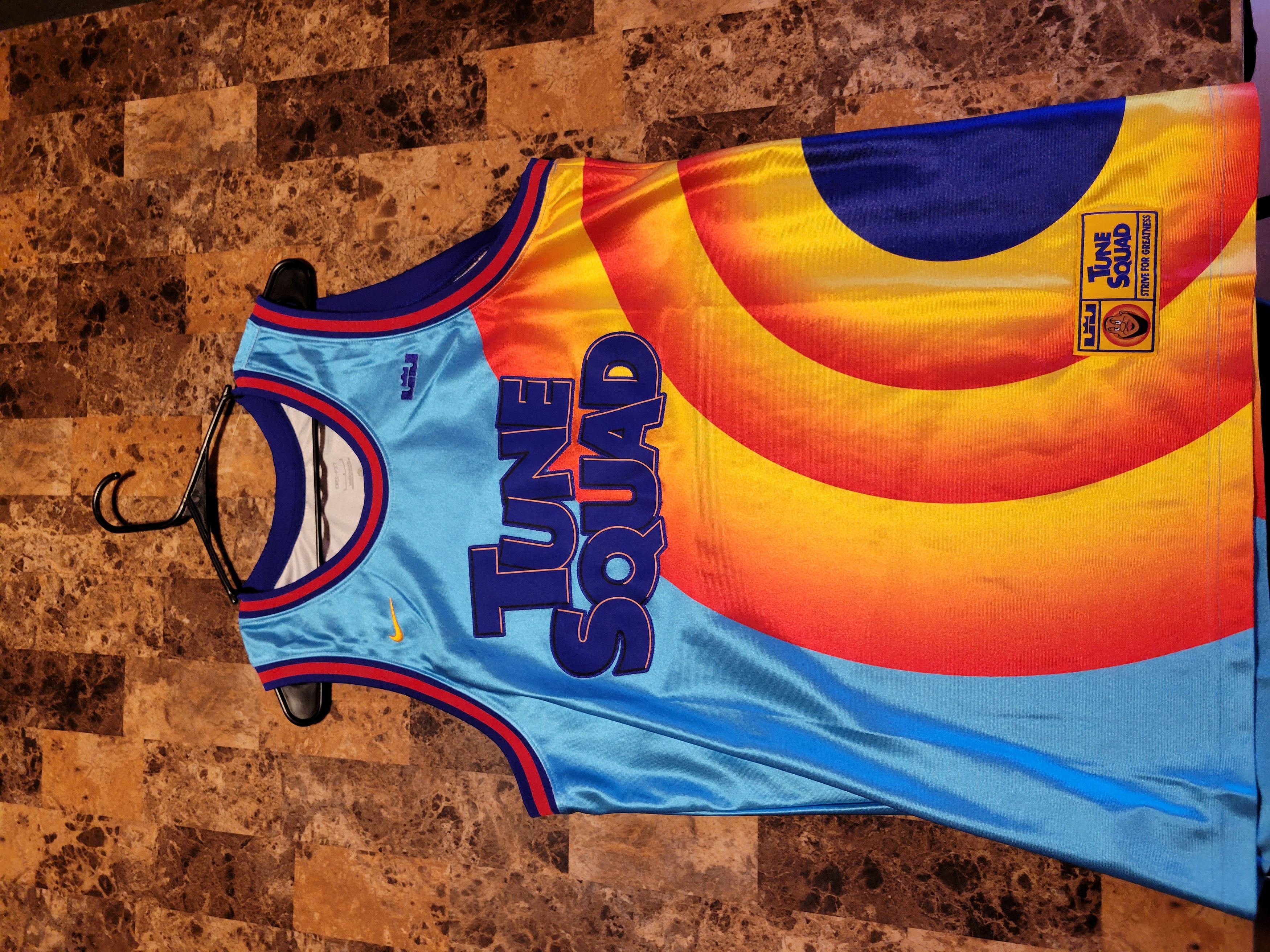 jersey tune squad nike