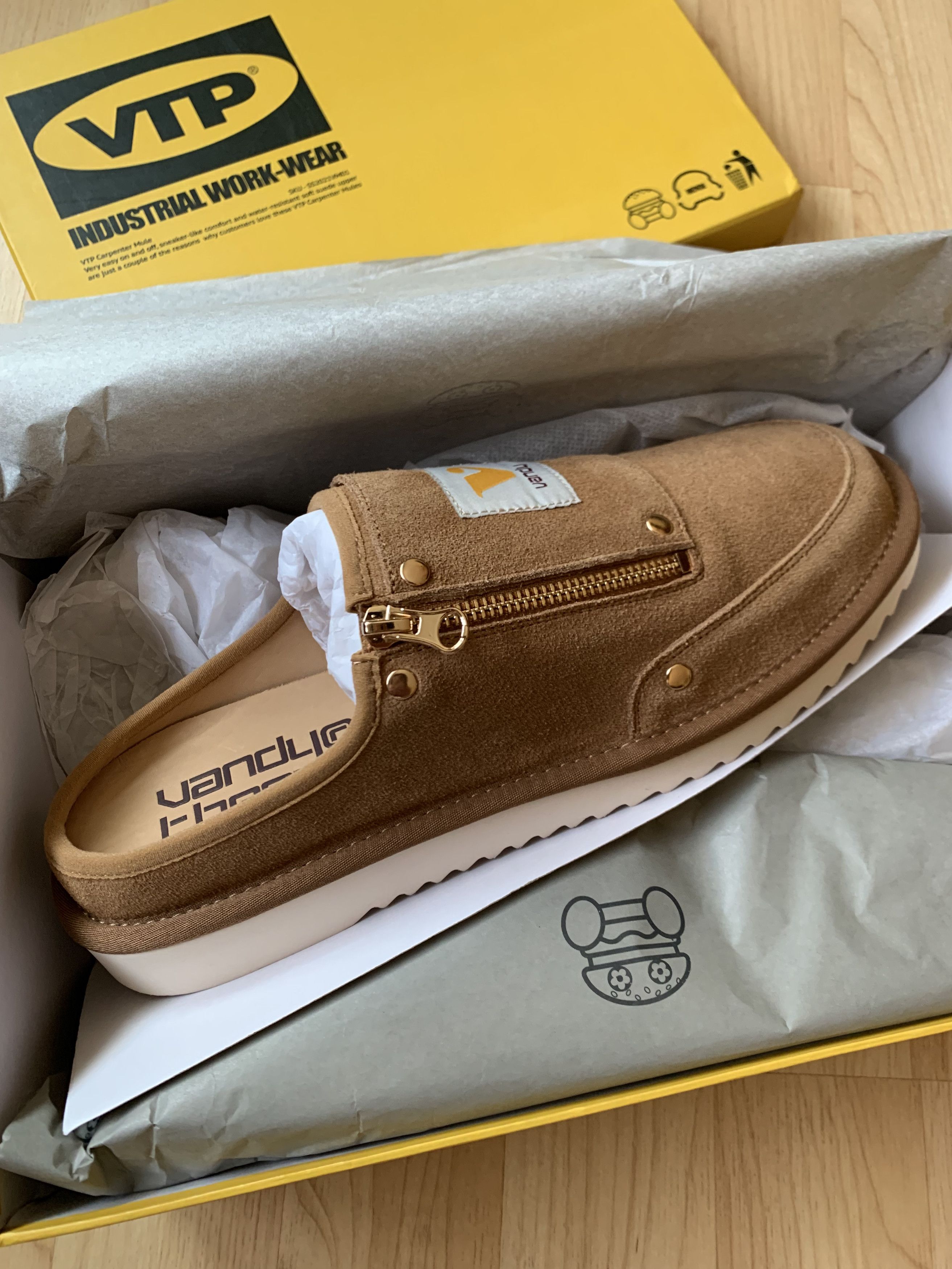 Vandy The Pink Vandy The Pink Carpenter mule | Grailed