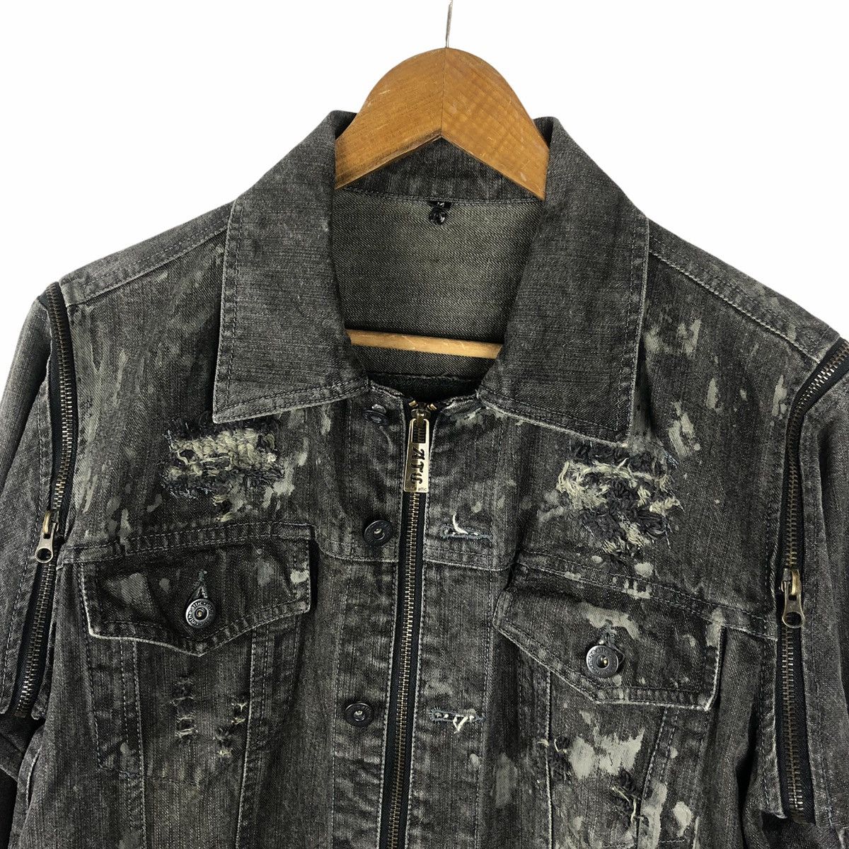 In The Attic In The Attic 🇯🇵 Distressed Detachable Sleeve Denim Jacket Size US M / EU 48-50 / 2 - 11 Thumbnail