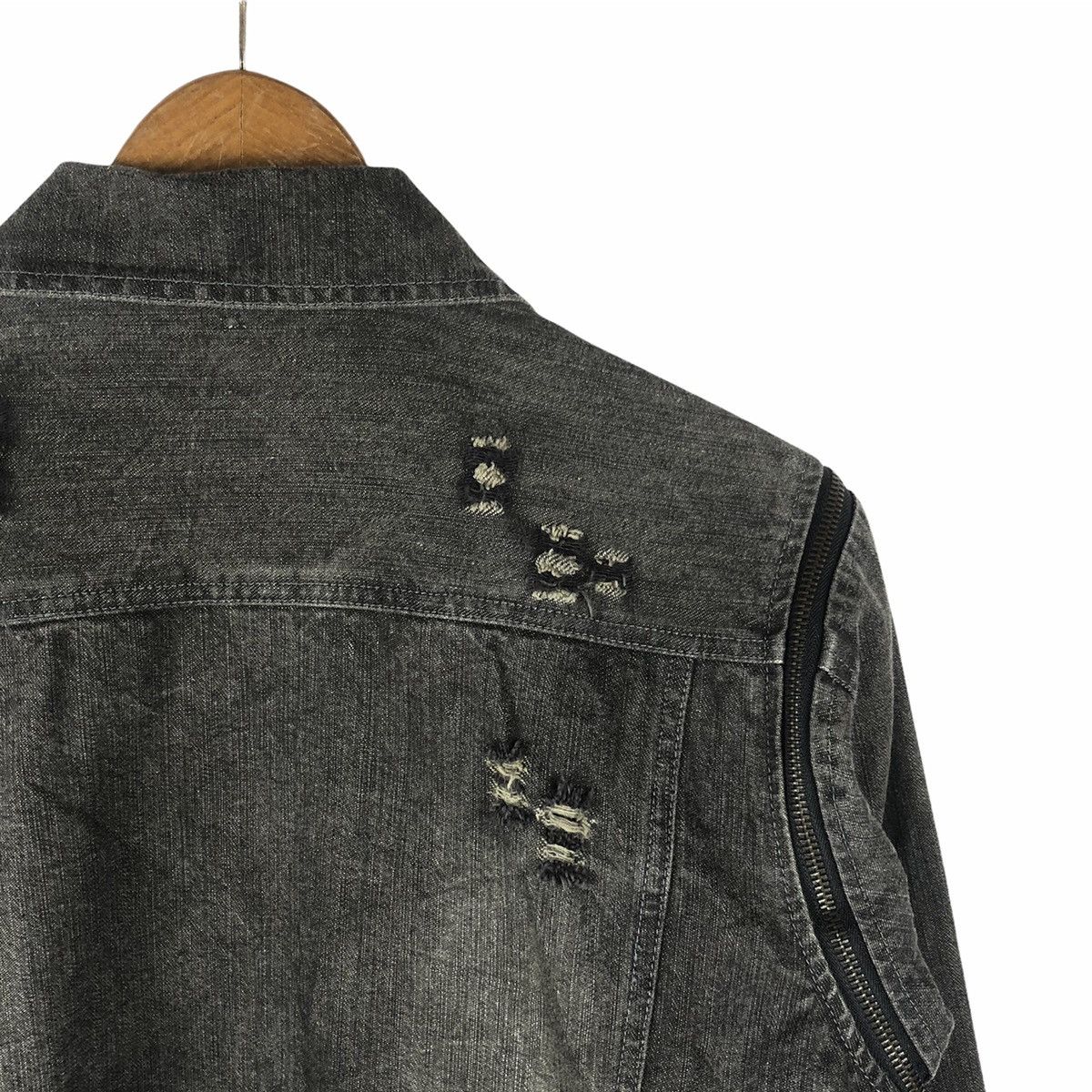 In The Attic In The Attic 🇯🇵 Distressed Detachable Sleeve Denim Jacket Size US M / EU 48-50 / 2 - 7 Thumbnail