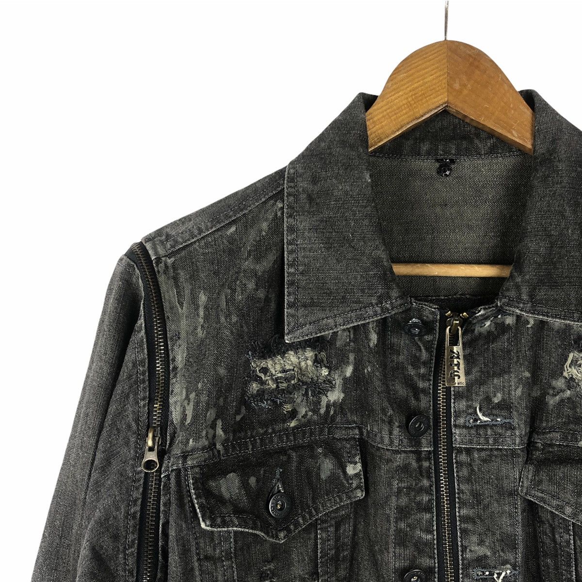 In The Attic In The Attic 🇯🇵 Distressed Detachable Sleeve Denim Jacket Size US M / EU 48-50 / 2 - 12 Thumbnail
