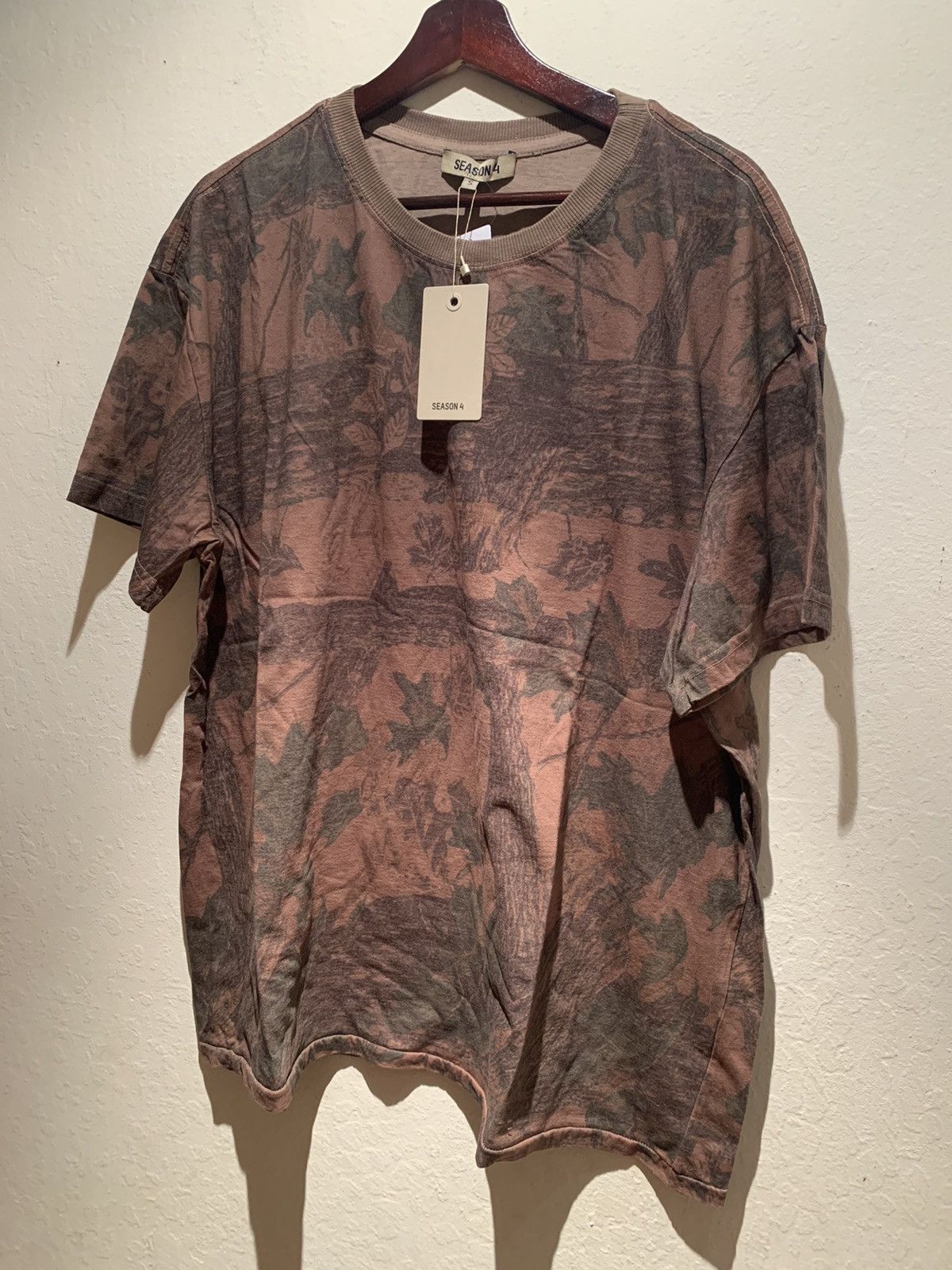 Yeezy LAST DAY*RARE* New Yeezy KanYe West Szn 4 Camo T-Shirt - S-M Size US S / EU 44-46 / 1 - 1 Thumbnail