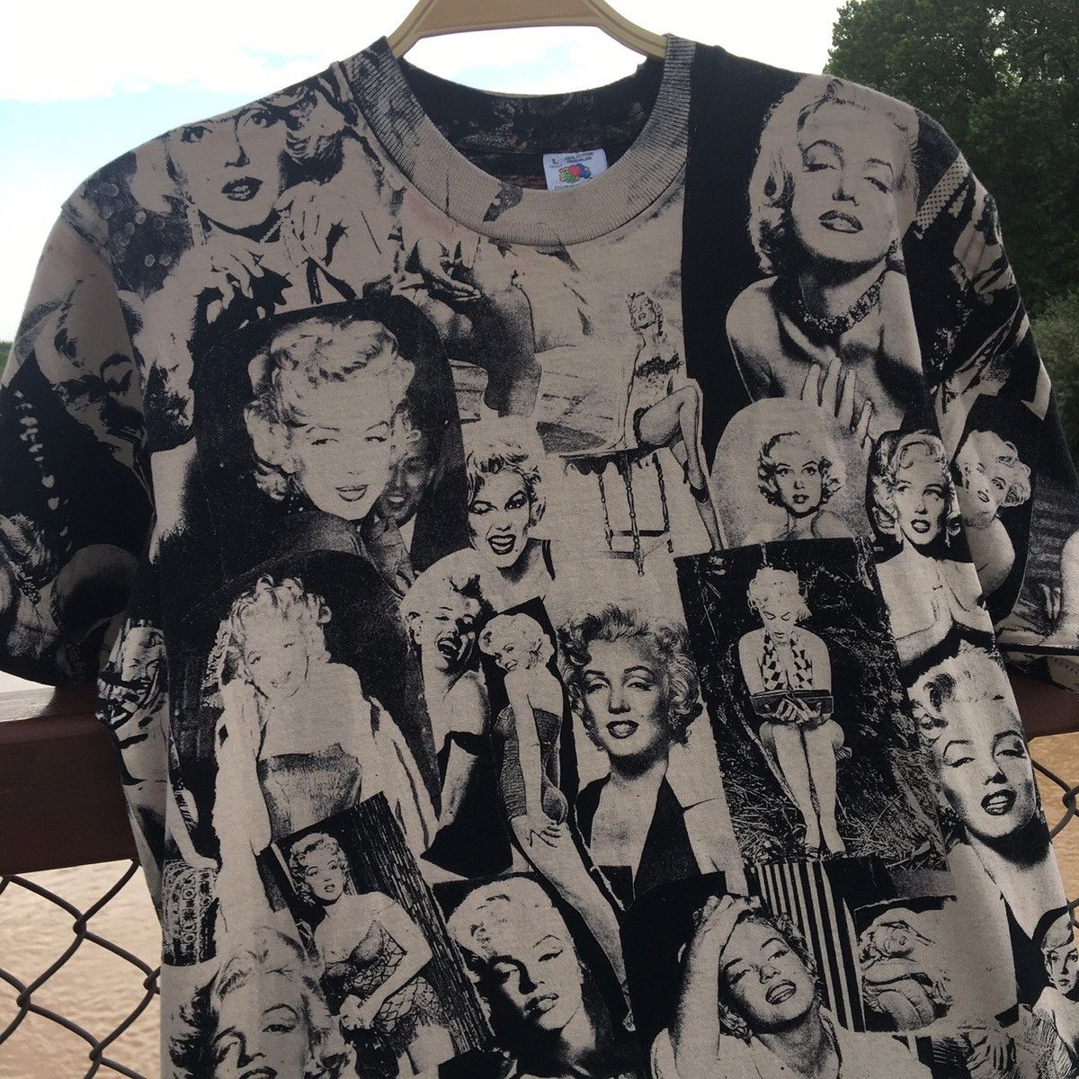 Fruit Of The Loom Vintage Marilyn Monroe All over print shirt size large Size US L / EU 52-54 / 3 - 2 Thumbnail