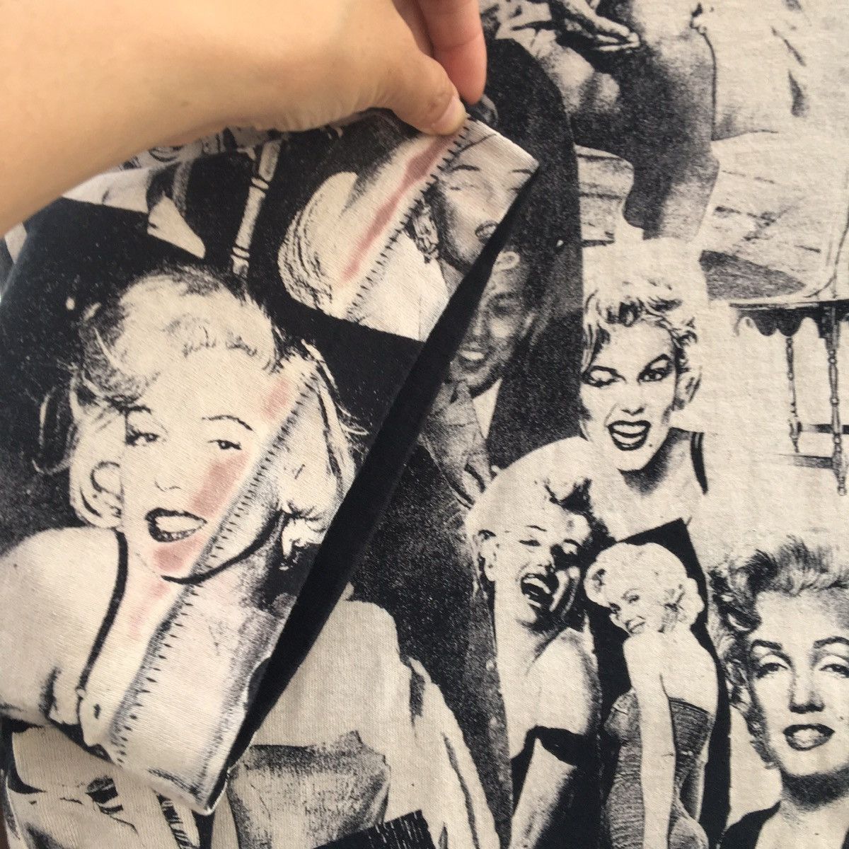 Fruit Of The Loom Vintage Marilyn Monroe All over print shirt size large Size US L / EU 52-54 / 3 - 8 Thumbnail