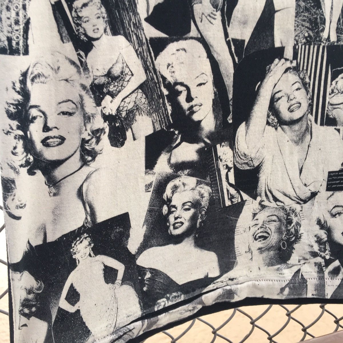 Fruit Of The Loom Vintage Marilyn Monroe All over print shirt size large Size US L / EU 52-54 / 3 - 7 Thumbnail
