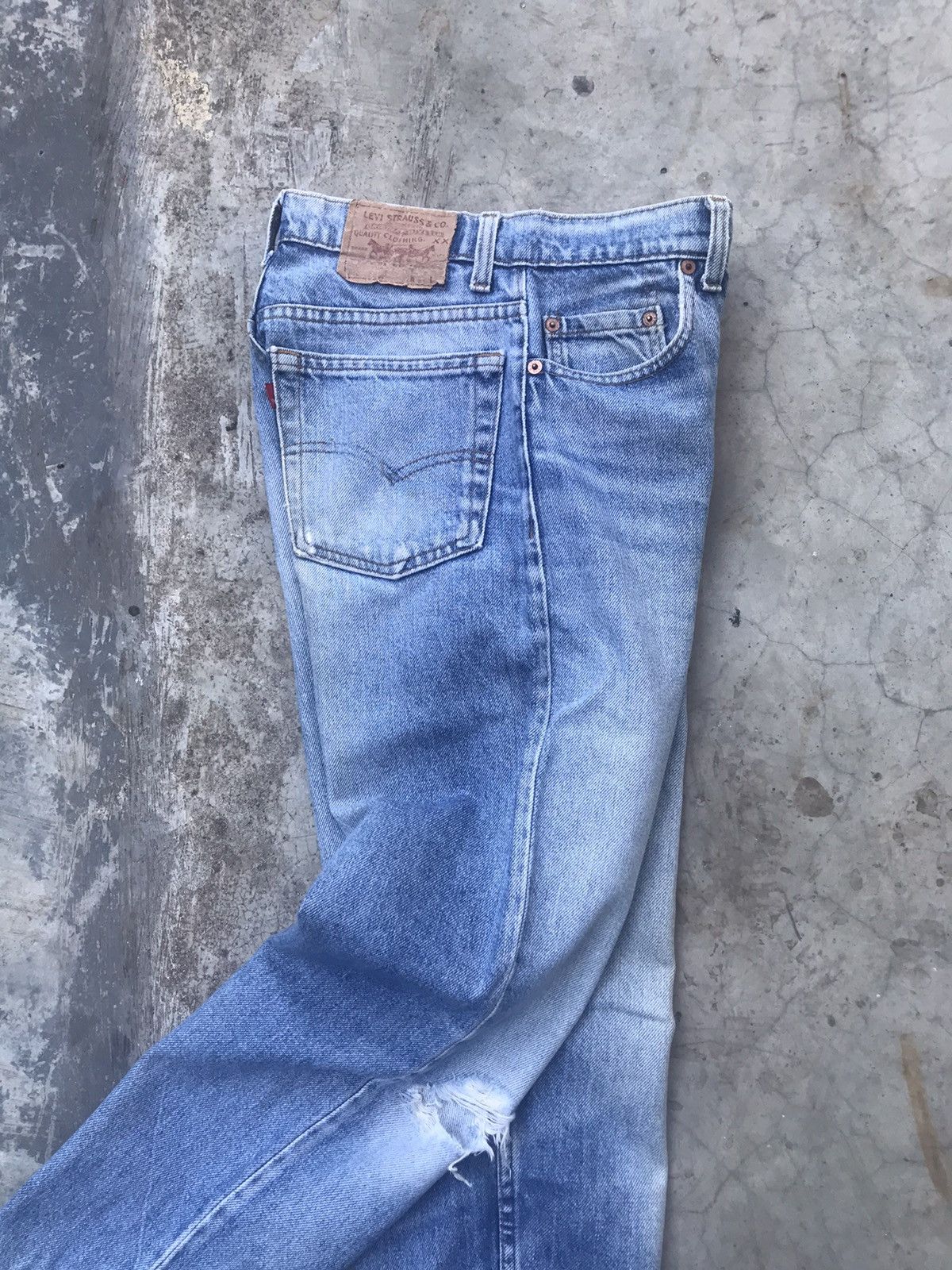 Levi's LIGHT WASH LEVIS 610 VINTAGE DISTRESSED DENIM JEANS W27 Size US 27 - 4 Thumbnail