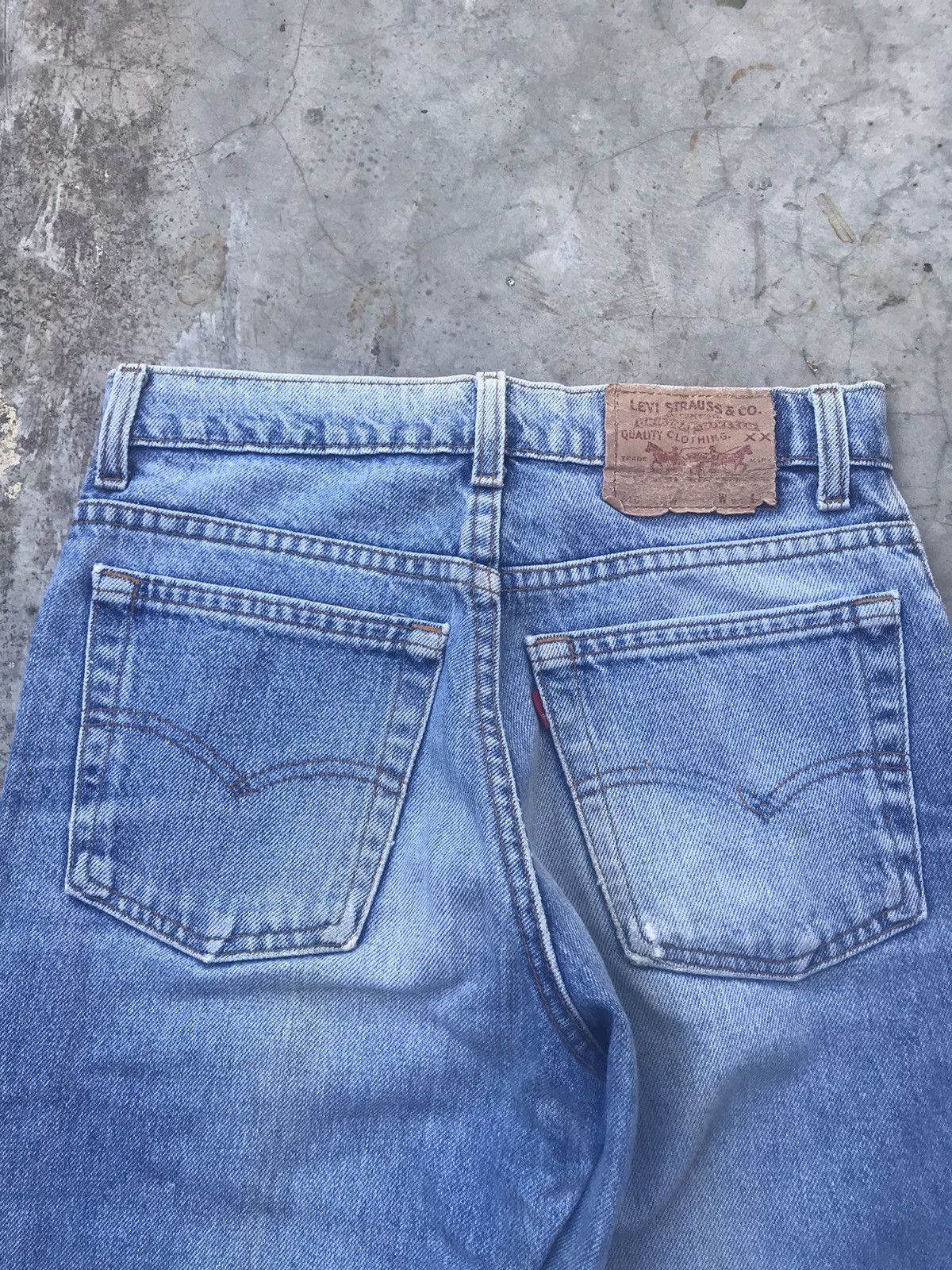 Levi's LIGHT WASH LEVIS 610 VINTAGE DISTRESSED DENIM JEANS W27 Size US 27 - 12 Thumbnail