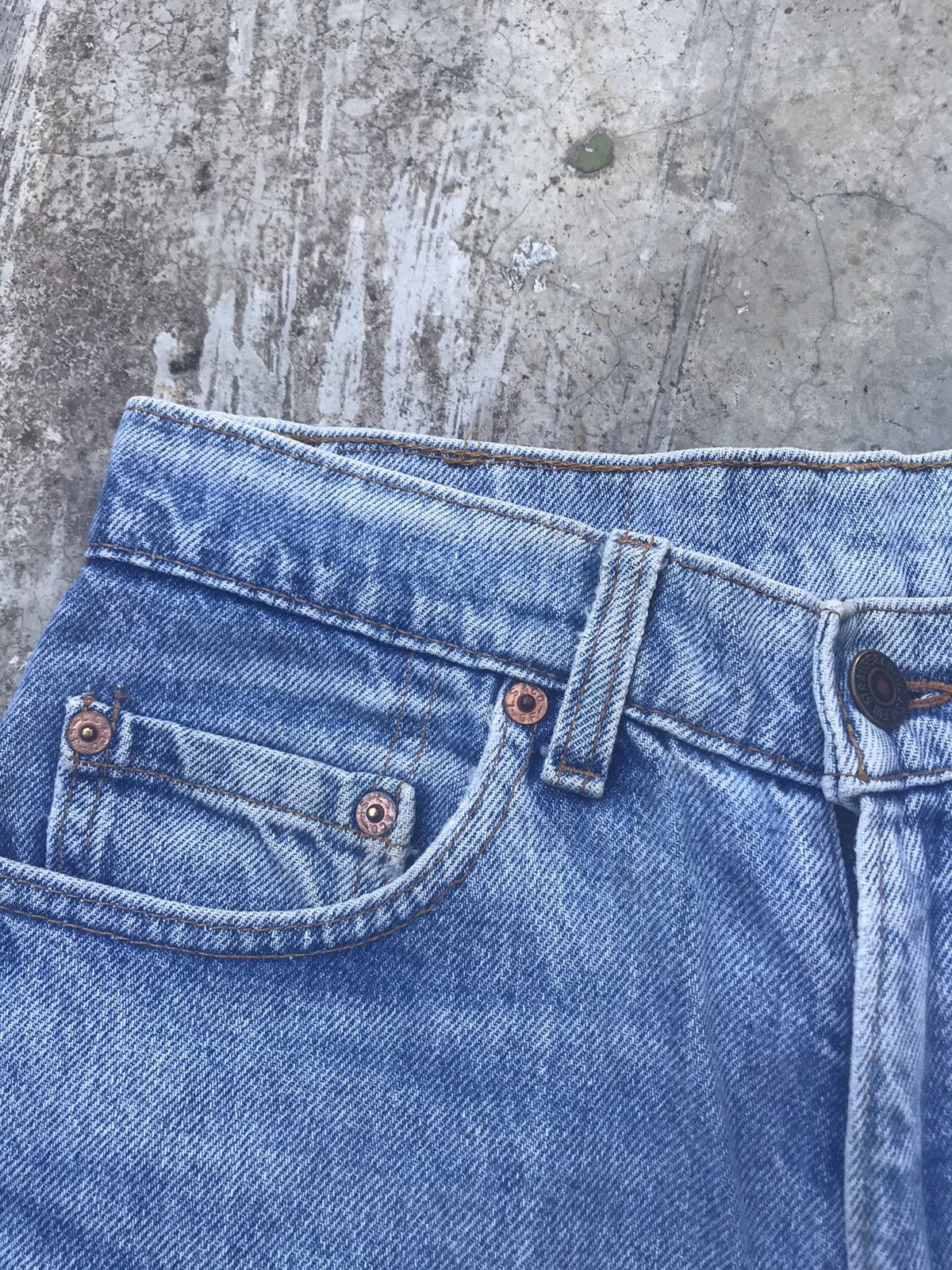 Levi's LIGHT WASH LEVIS 610 VINTAGE DISTRESSED DENIM JEANS W27 Size US 27 - 7 Thumbnail