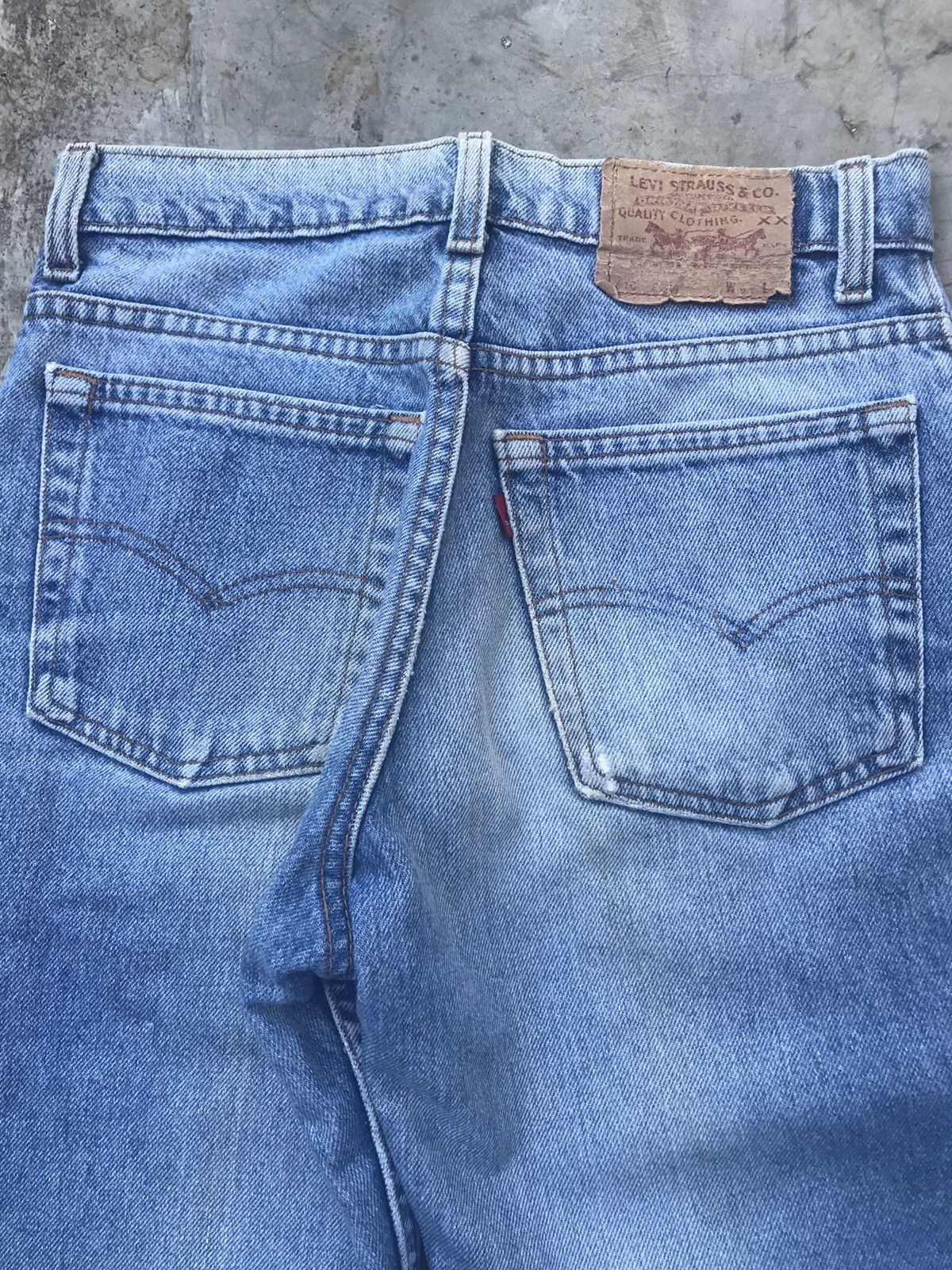 Levi's LIGHT WASH LEVIS 610 VINTAGE DISTRESSED DENIM JEANS W27 Size US 27 - 11 Thumbnail