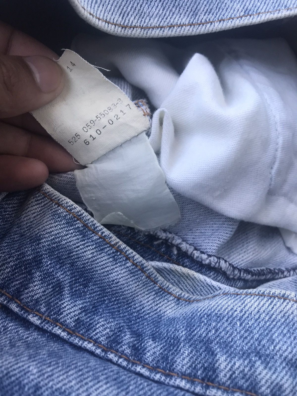 Levi's LIGHT WASH LEVIS 610 VINTAGE DISTRESSED DENIM JEANS W27 Size US 27 - 9 Thumbnail
