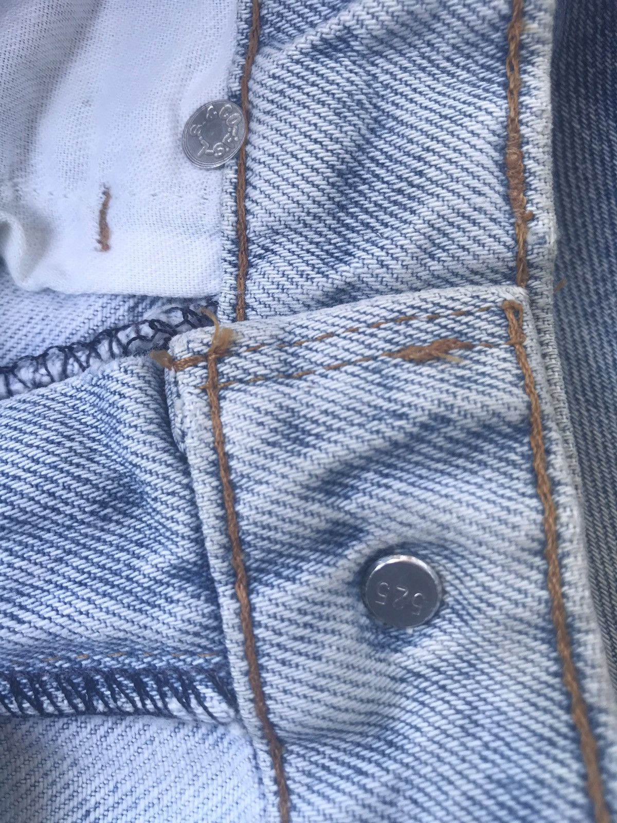 Levi's LIGHT WASH LEVIS 610 VINTAGE DISTRESSED DENIM JEANS W27 Size US 27 - 8 Thumbnail