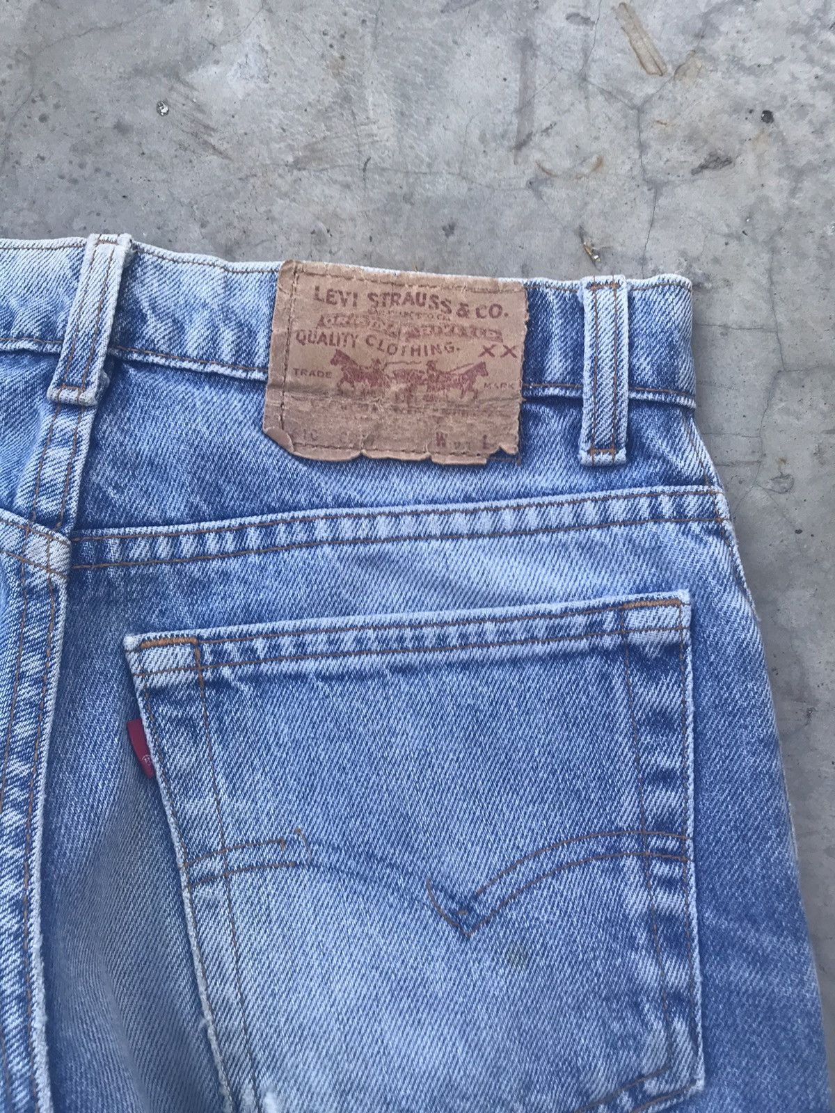 Levi's LIGHT WASH LEVIS 610 VINTAGE DISTRESSED DENIM JEANS W27 Size US 27 - 10 Thumbnail