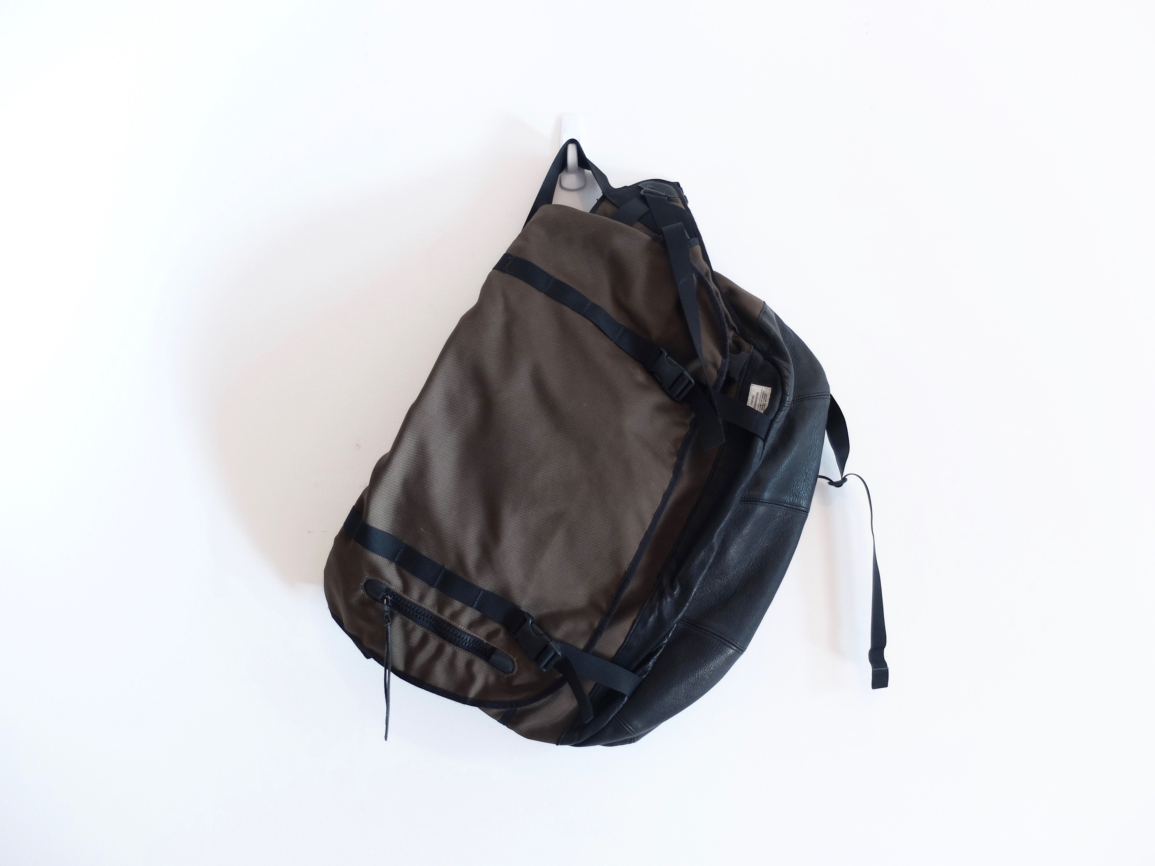 Undercover E-cat 28L Messenger