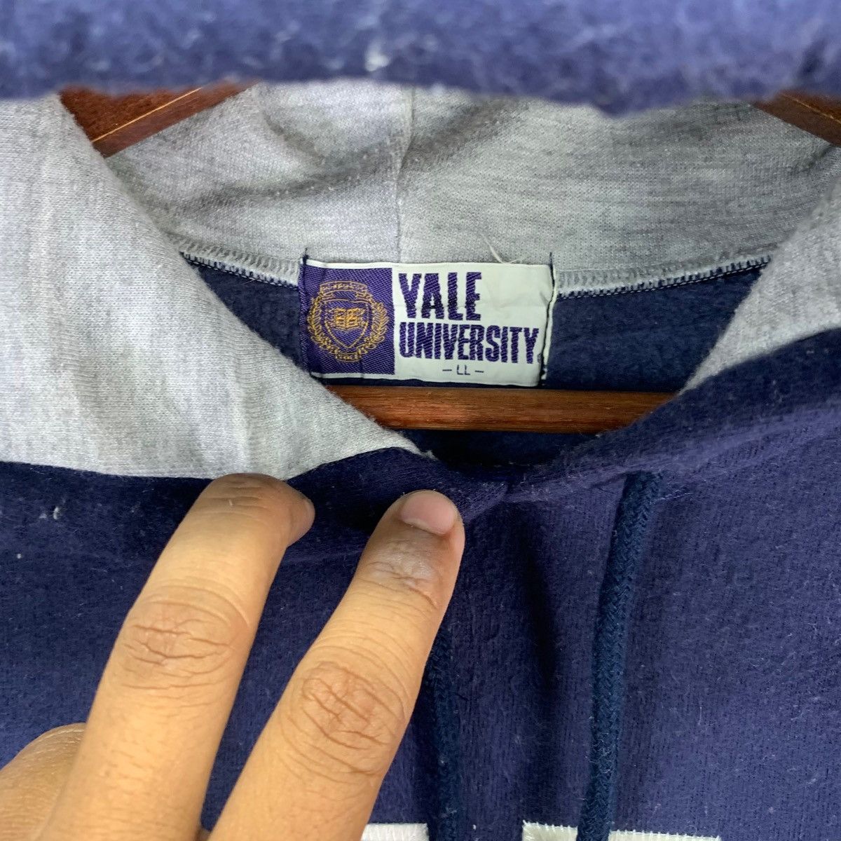 Vintage Vintage YALE University College Sweater Hoodie Size US L / EU 52-54 / 3 - 5 Thumbnail