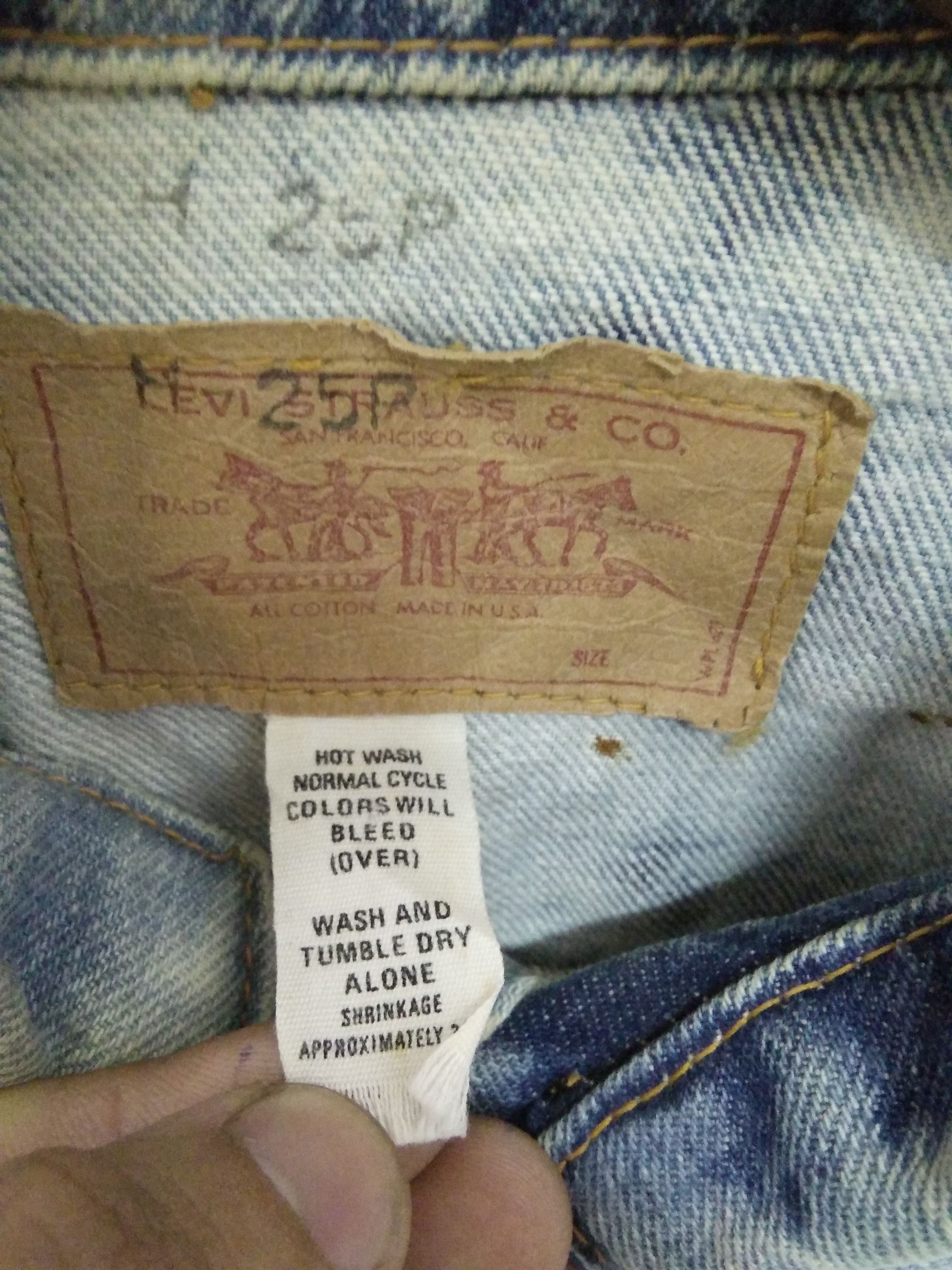 Levi's 70s LEVIS 70505 Big 'E' DISTRESED USA (A59) Size US M / EU 48-50 / 2 - 5 Thumbnail