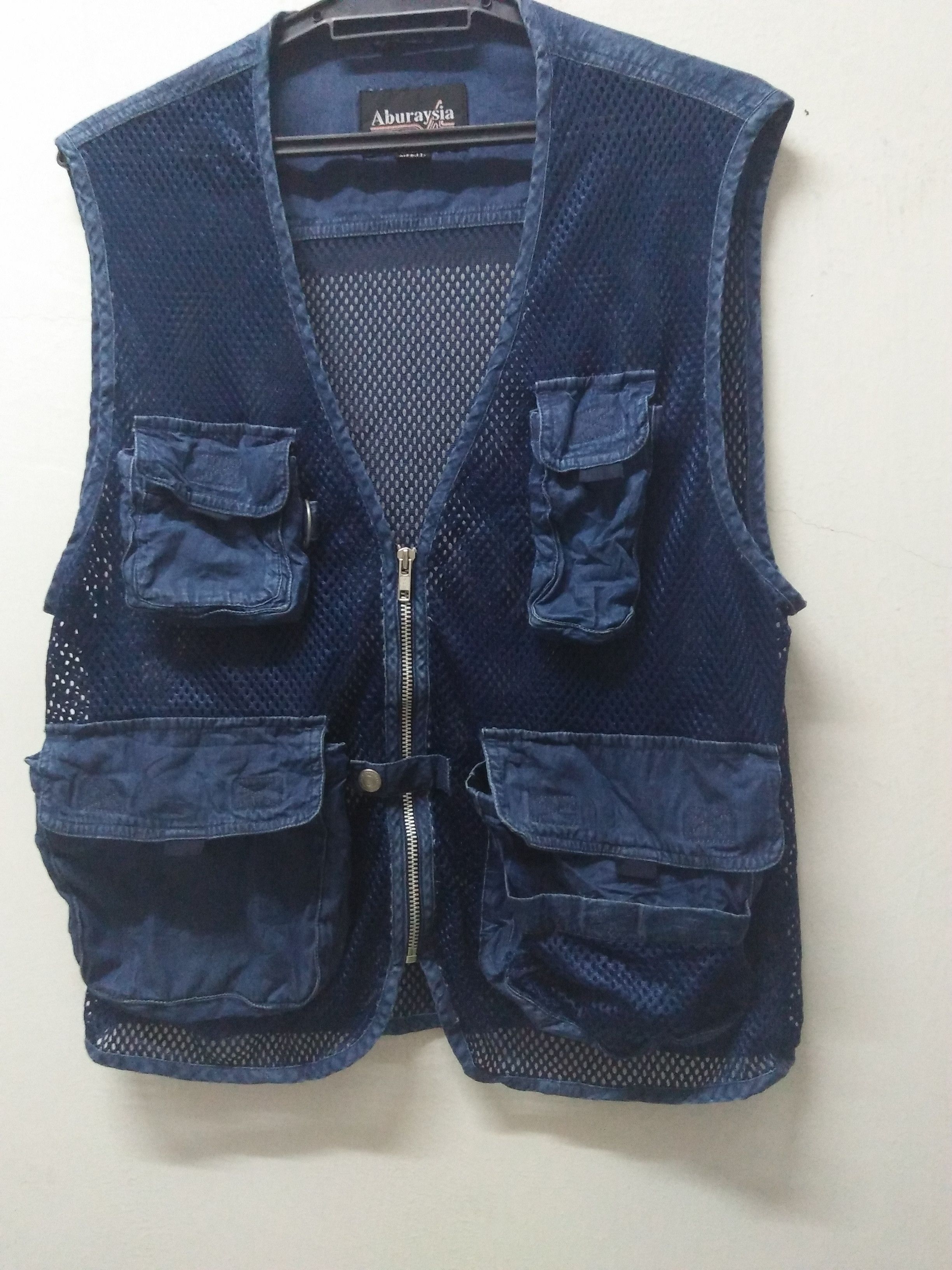 Japanese Brand Nice fishing vest Japanese brand Size US L / EU 52-54 / 3 - 7 Thumbnail