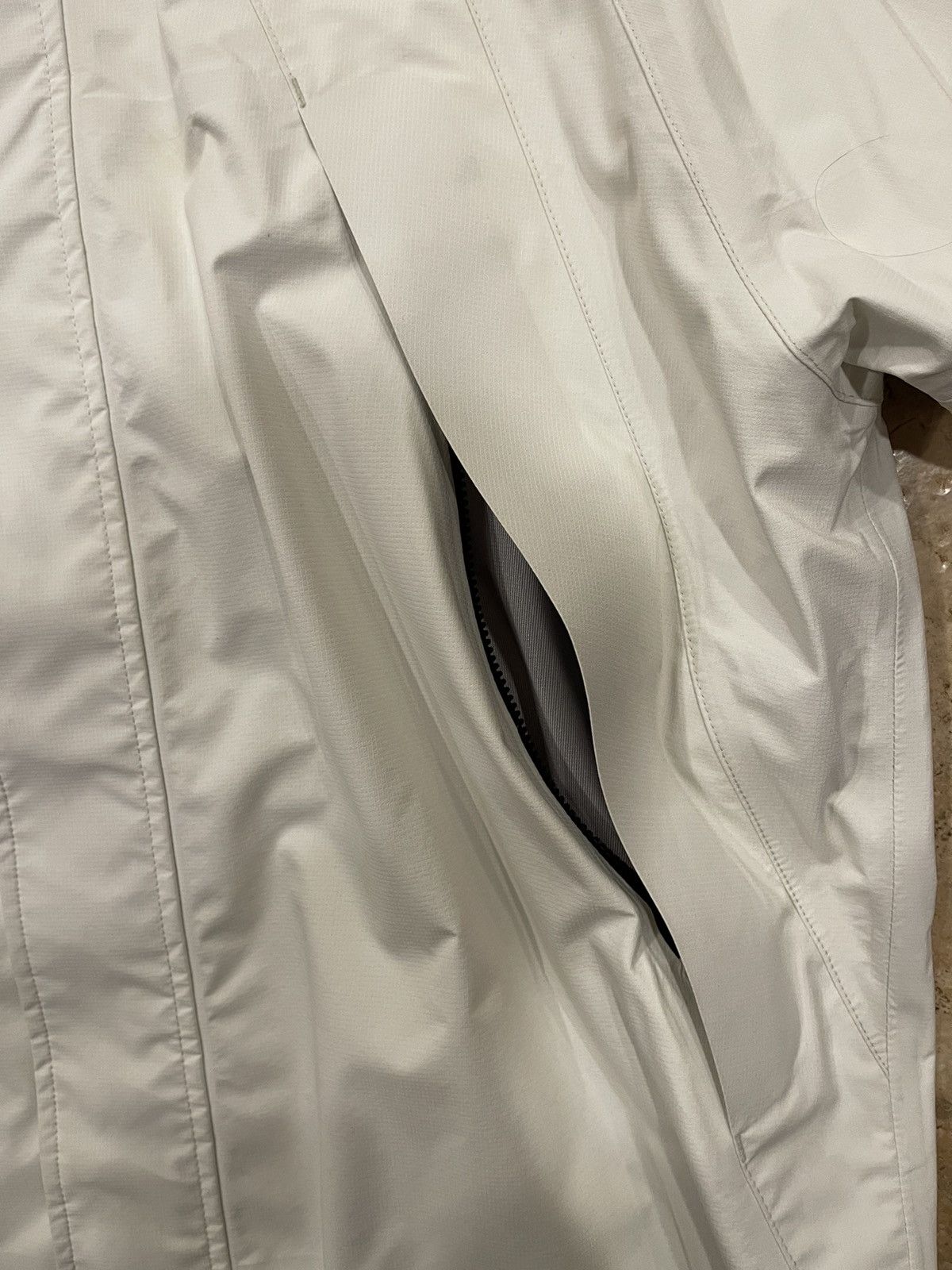 Supreme Supreme SS16 Apex Taped Seam White Jacket Size US L / EU 52-54 / 3 - 11 Thumbnail