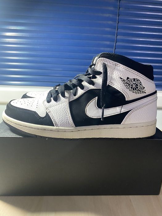 Air jordan 1 on sale retro mid tuxedo