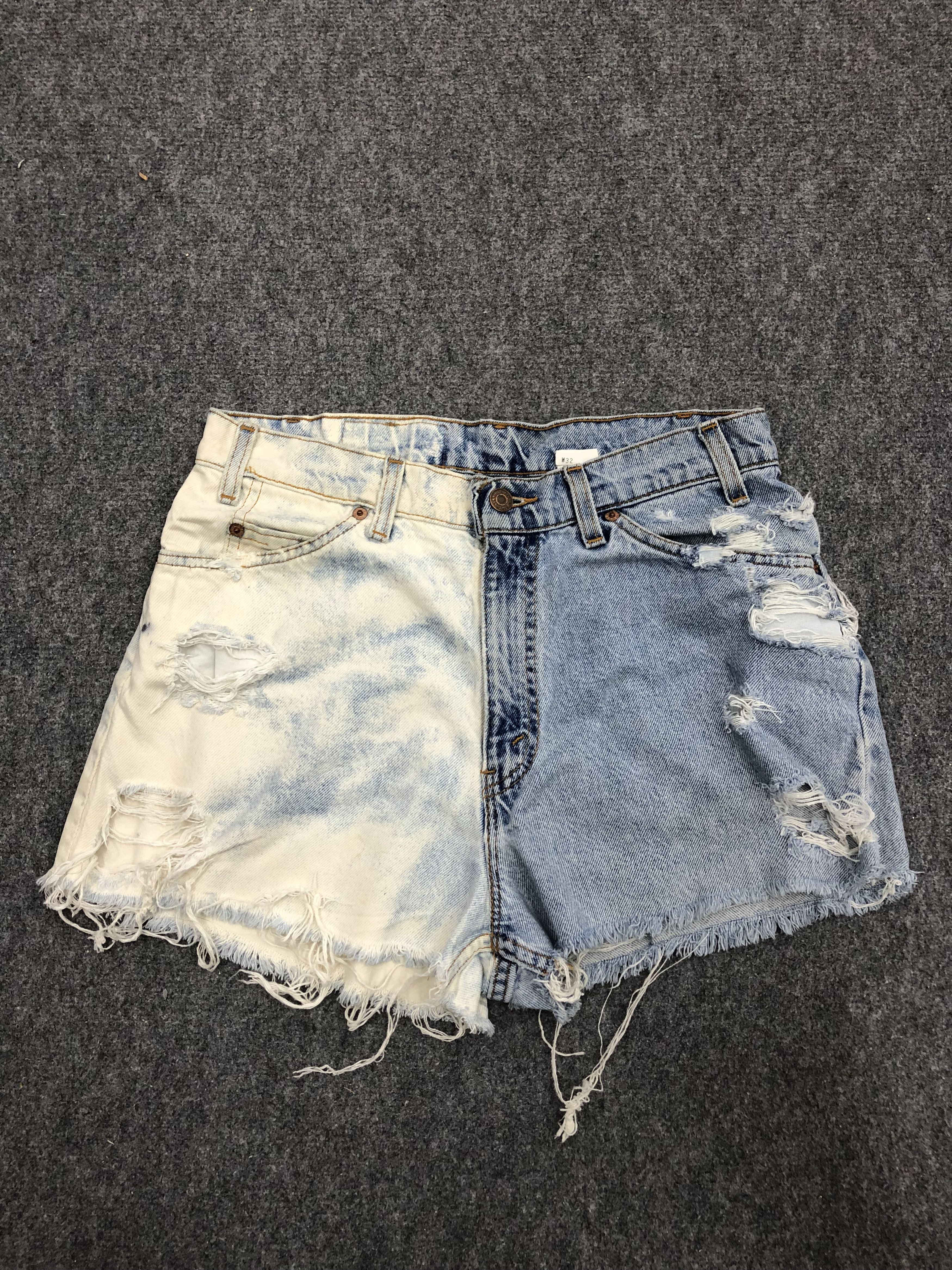 Levi's Vintage Levis 560 Denim DP1164 Size US 31 - 1 Thumbnail
