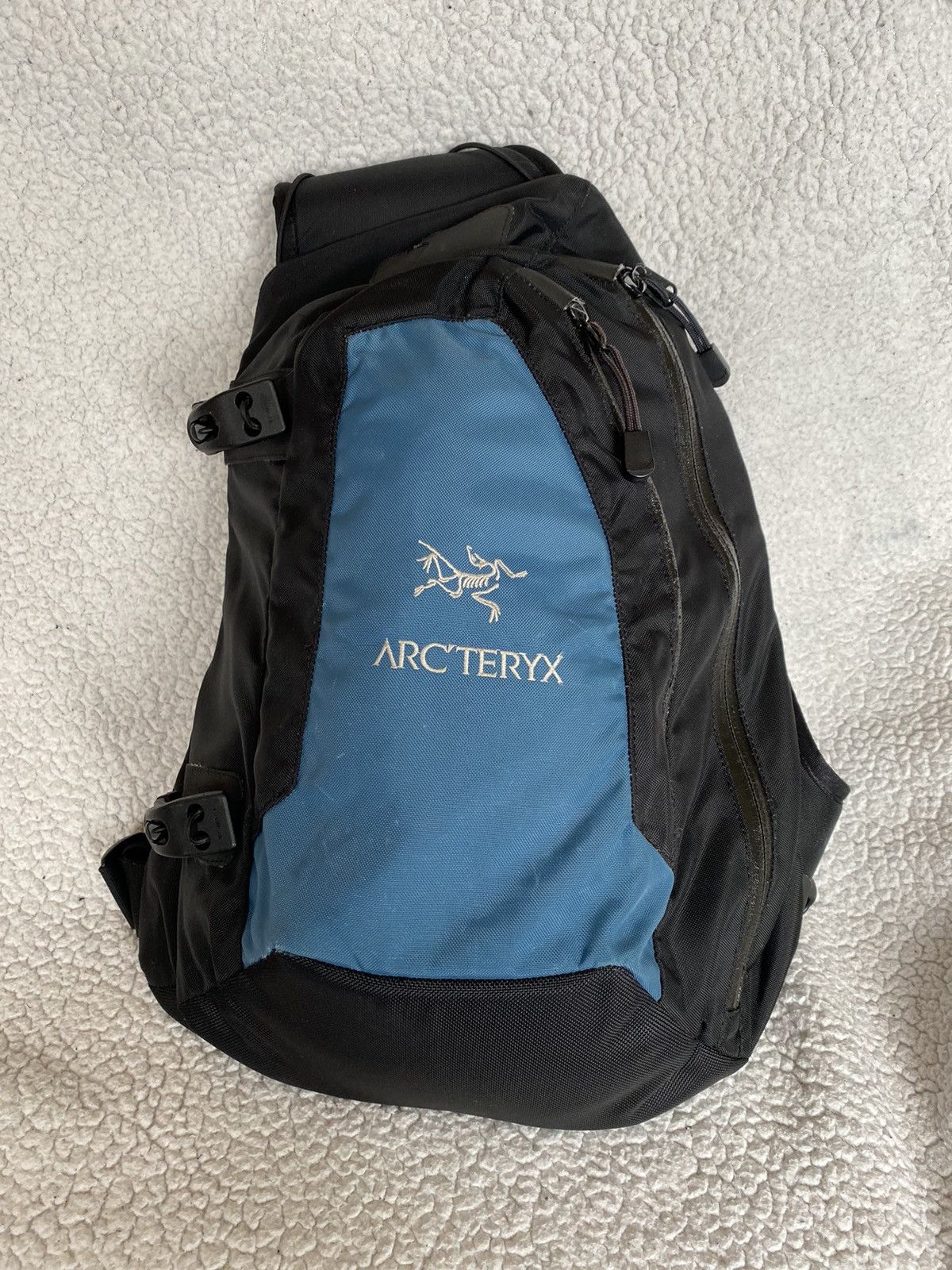 Arc'Teryx Arcteryx 11L Quiver Crossbody Bag Grailed